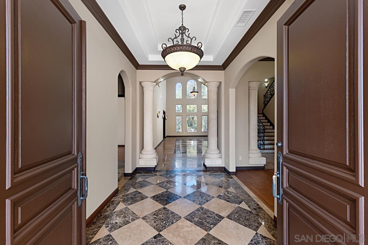 Detail Gallery Image 5 of 42 For 3745  Vista Pointe, Bonita,  CA 91902 - 6 Beds | 5/1 Baths