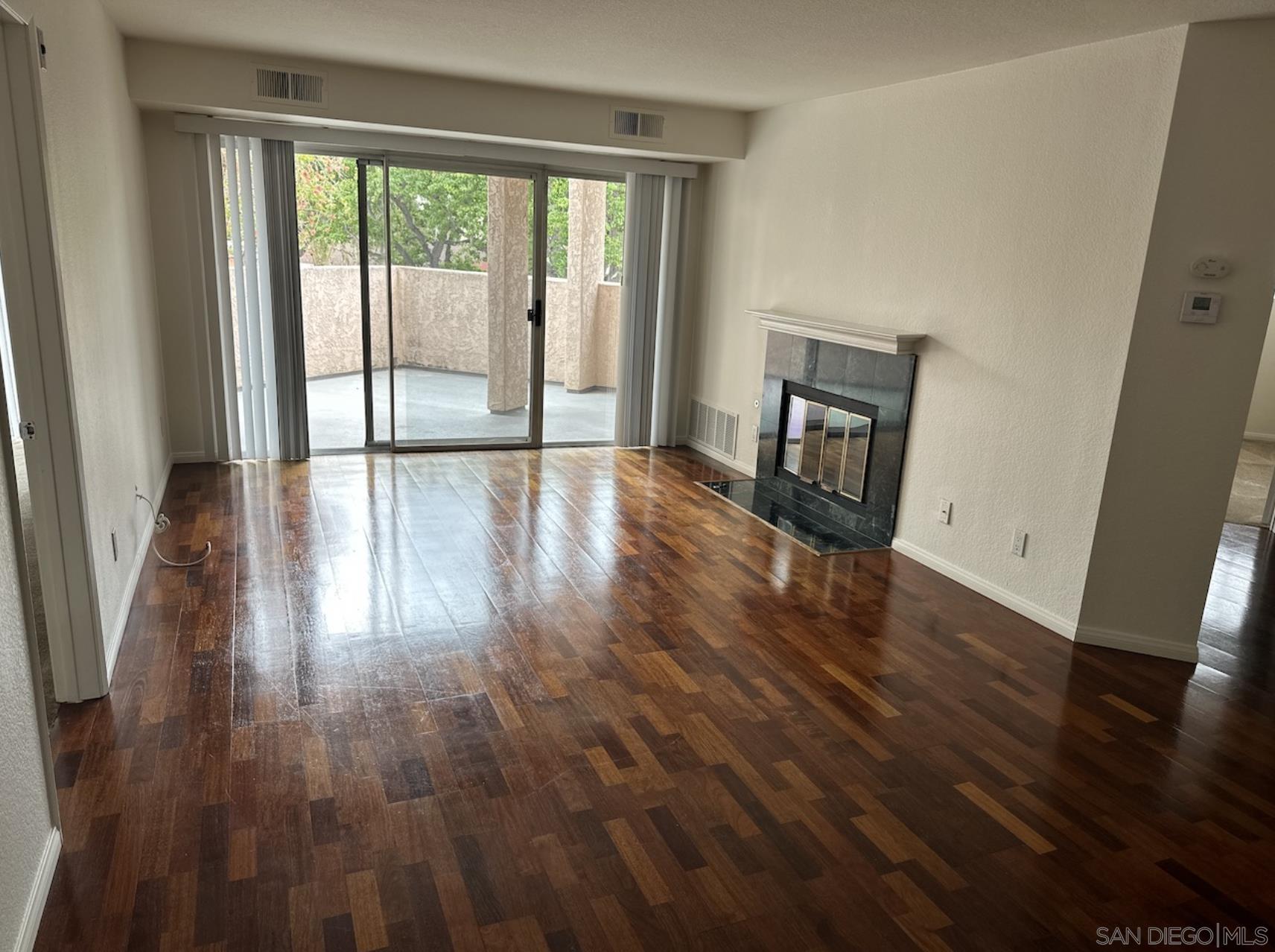 Detail Gallery Image 2 of 25 For 7248  Camino Degrazia  295, San Diego,  CA 92111 - 2 Beds | 2 Baths