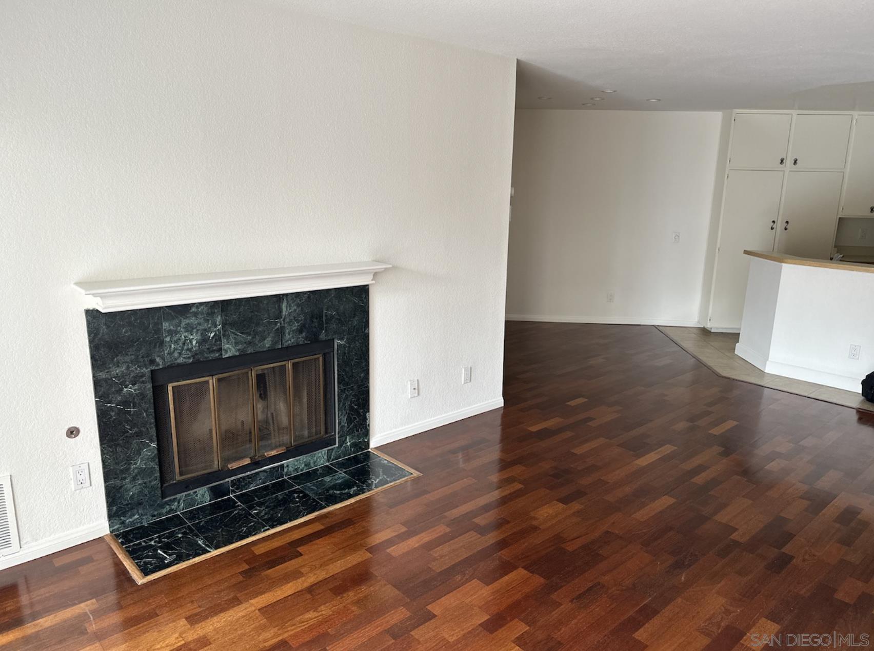 Detail Gallery Image 3 of 25 For 7248  Camino Degrazia  295, San Diego,  CA 92111 - 2 Beds | 2 Baths