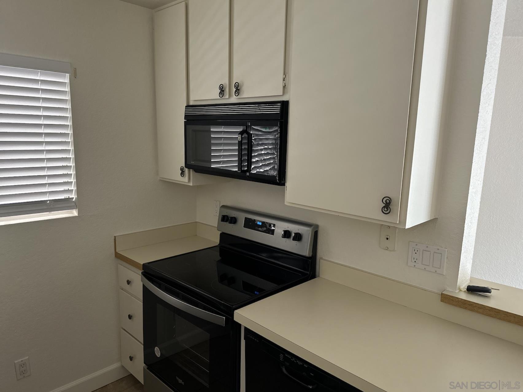 Detail Gallery Image 6 of 25 For 7248  Camino Degrazia  295, San Diego,  CA 92111 - 2 Beds | 2 Baths