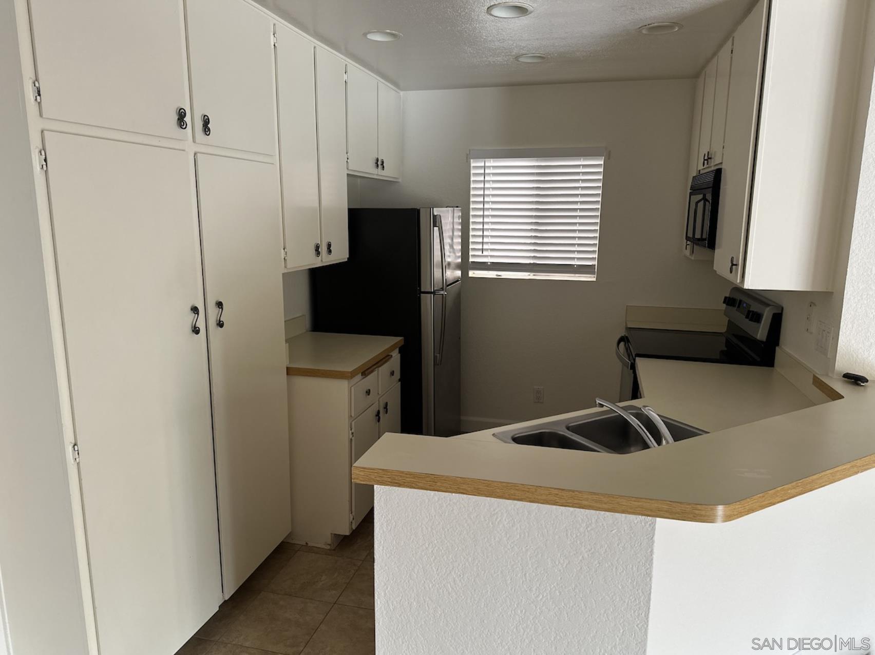 Detail Gallery Image 8 of 25 For 7248  Camino Degrazia  295, San Diego,  CA 92111 - 2 Beds | 2 Baths