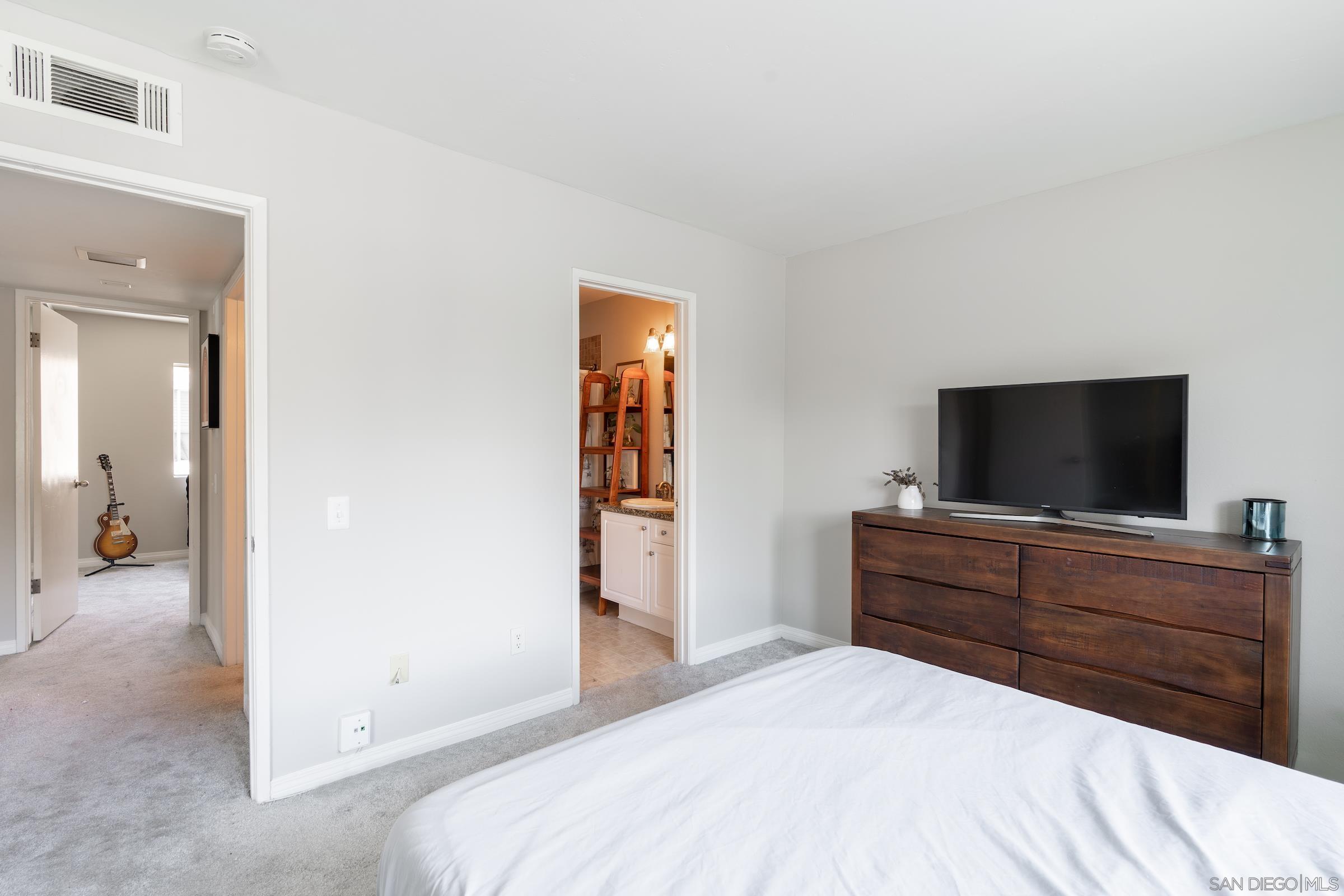 Detail Gallery Image 11 of 20 For 17093 W Bernardo Dr.  #205,  San Diego,  CA 92127 - 2 Beds | 1 Baths