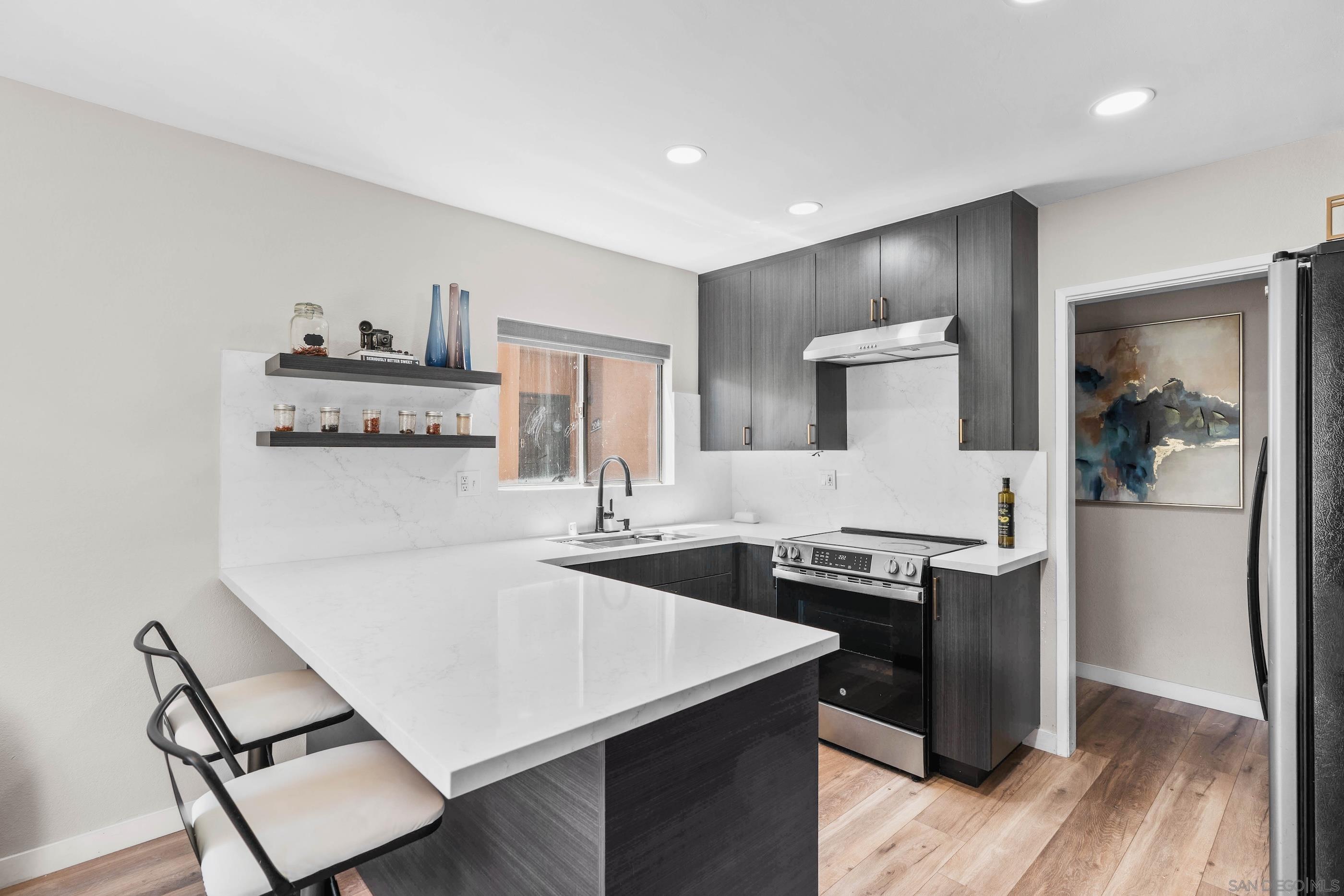 Detail Gallery Image 3 of 20 For 17093 W Bernardo Dr.  #205,  San Diego,  CA 92127 - 2 Beds | 1 Baths