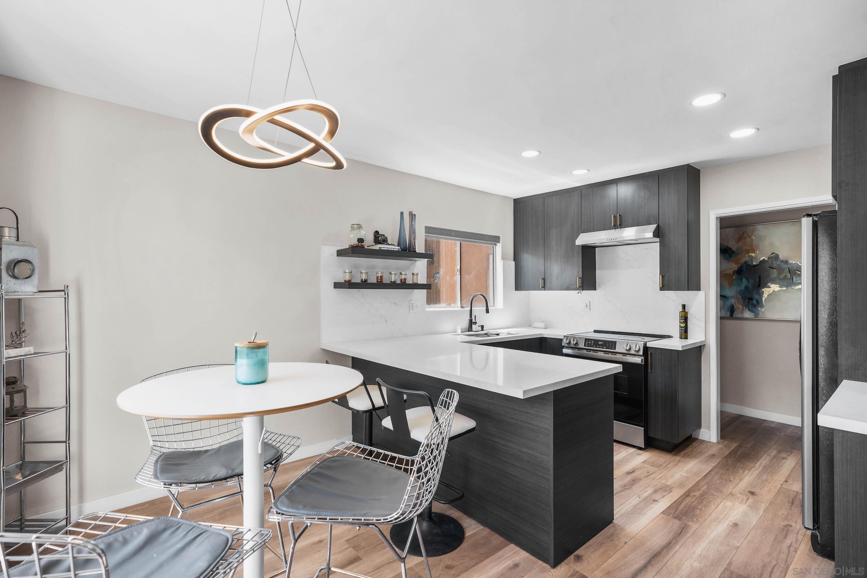 Detail Gallery Image 4 of 20 For 17093 W Bernardo Dr.  #205,  San Diego,  CA 92127 - 2 Beds | 1 Baths