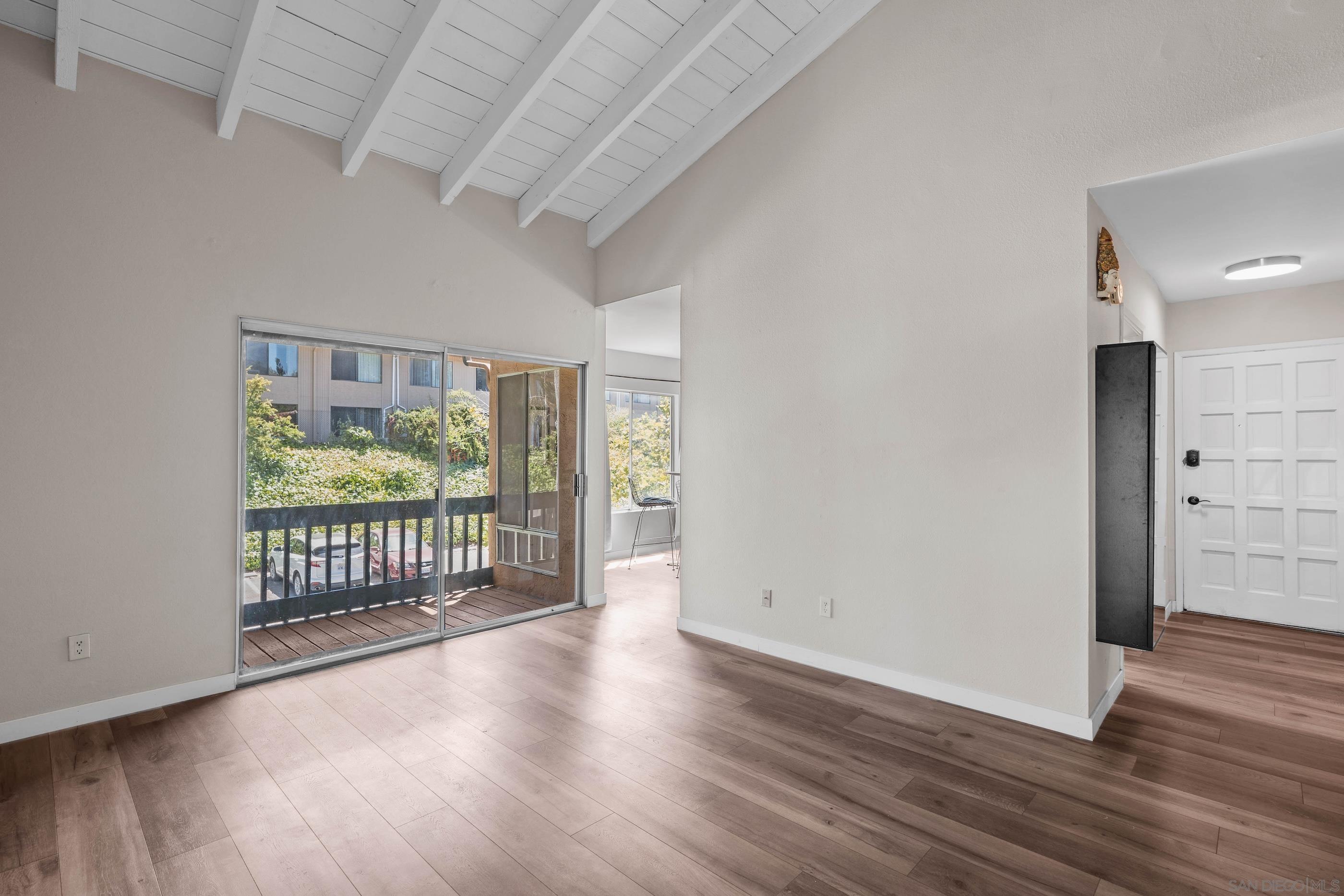 Detail Gallery Image 5 of 20 For 17093 W Bernardo Dr.  #205,  San Diego,  CA 92127 - 2 Beds | 1 Baths