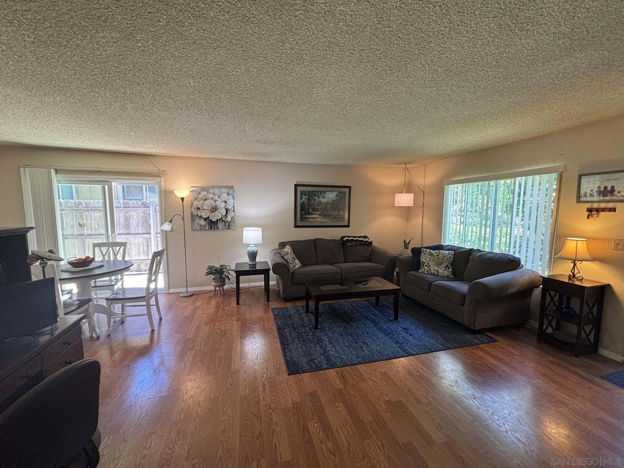 Detail Gallery Image 12 of 30 For 10454  Caminito Sulmona, San Diego,  CA 92129 - 3 Beds | 2 Baths