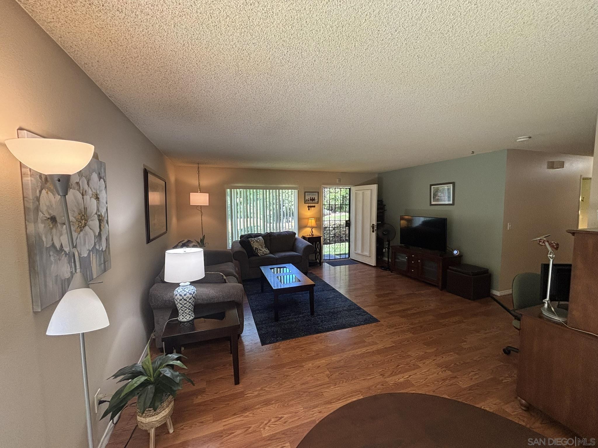 Detail Gallery Image 13 of 30 For 10454  Caminito Sulmona, San Diego,  CA 92129 - 3 Beds | 2 Baths