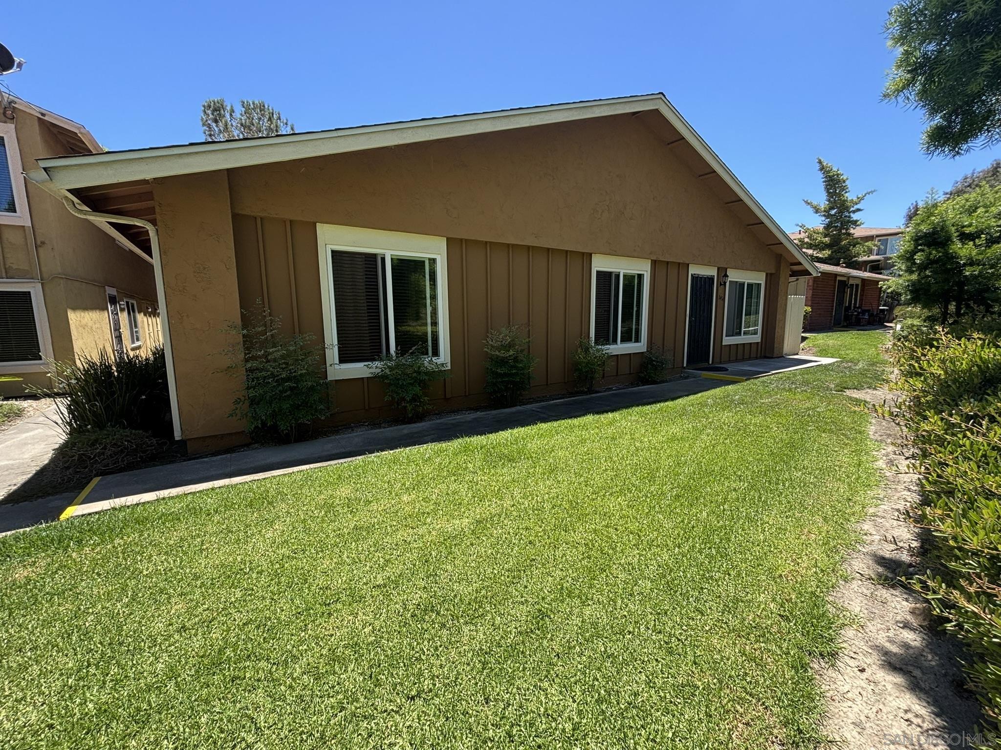 Detail Gallery Image 3 of 30 For 10454  Caminito Sulmona, San Diego,  CA 92129 - 3 Beds | 2 Baths