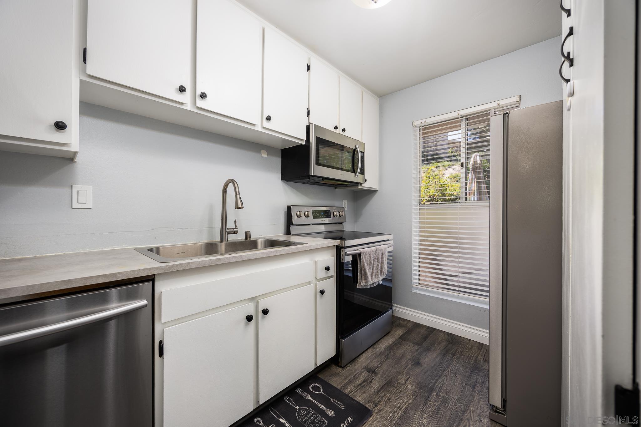 Detail Gallery Image 8 of 29 For 5700  Baltimore Dr  #215,  La Mesa,  CA 91942 - 2 Beds | 2 Baths