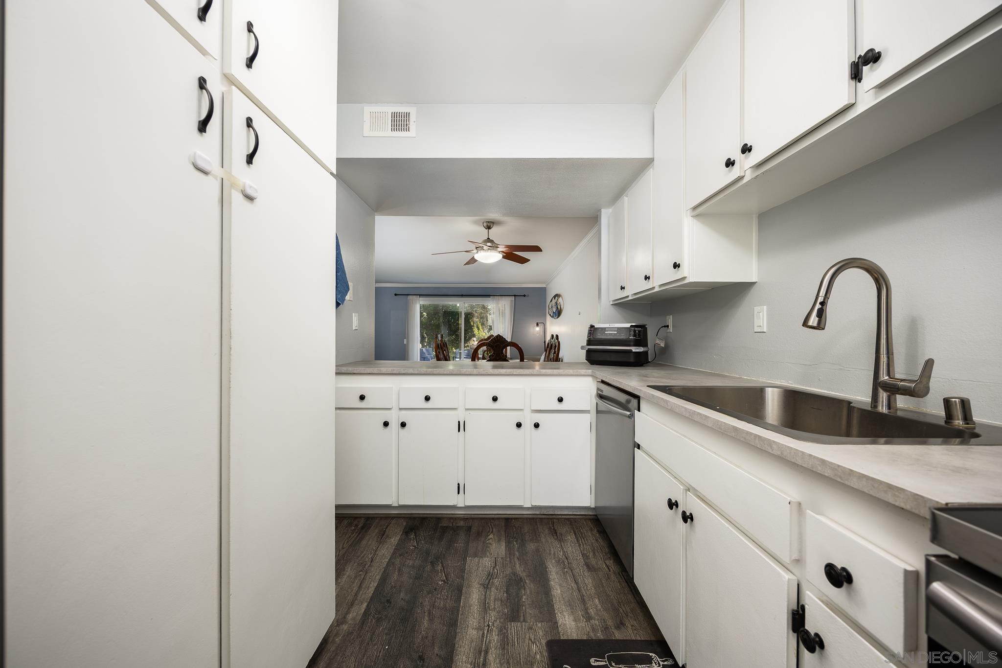 Detail Gallery Image 9 of 29 For 5700  Baltimore Dr  #215,  La Mesa,  CA 91942 - 2 Beds | 2 Baths