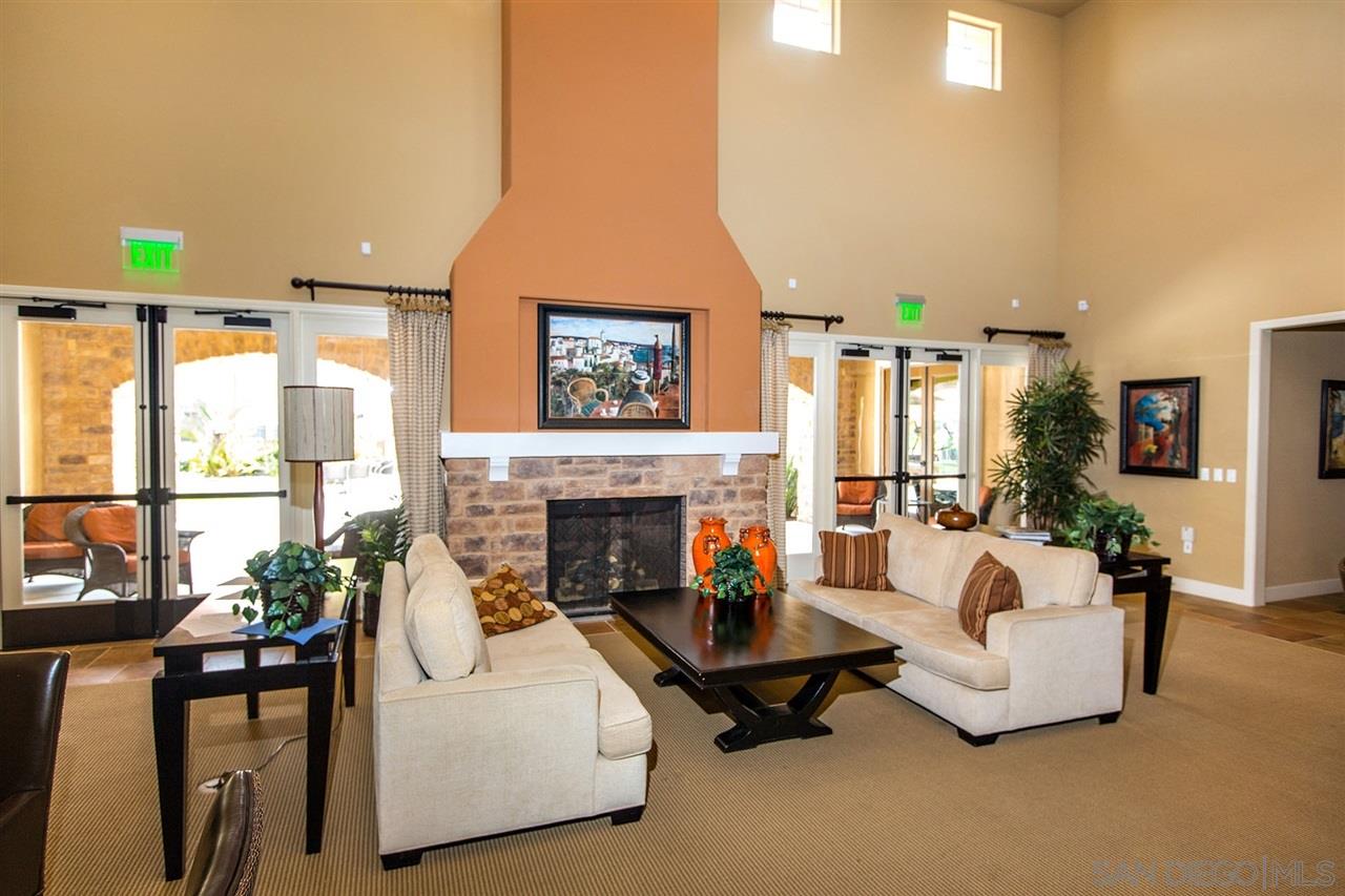 Detail Gallery Image 12 of 24 For 10637  Golden Willow Tr, San Diego,  CA 92130 - 4 Beds | 2/1 Baths