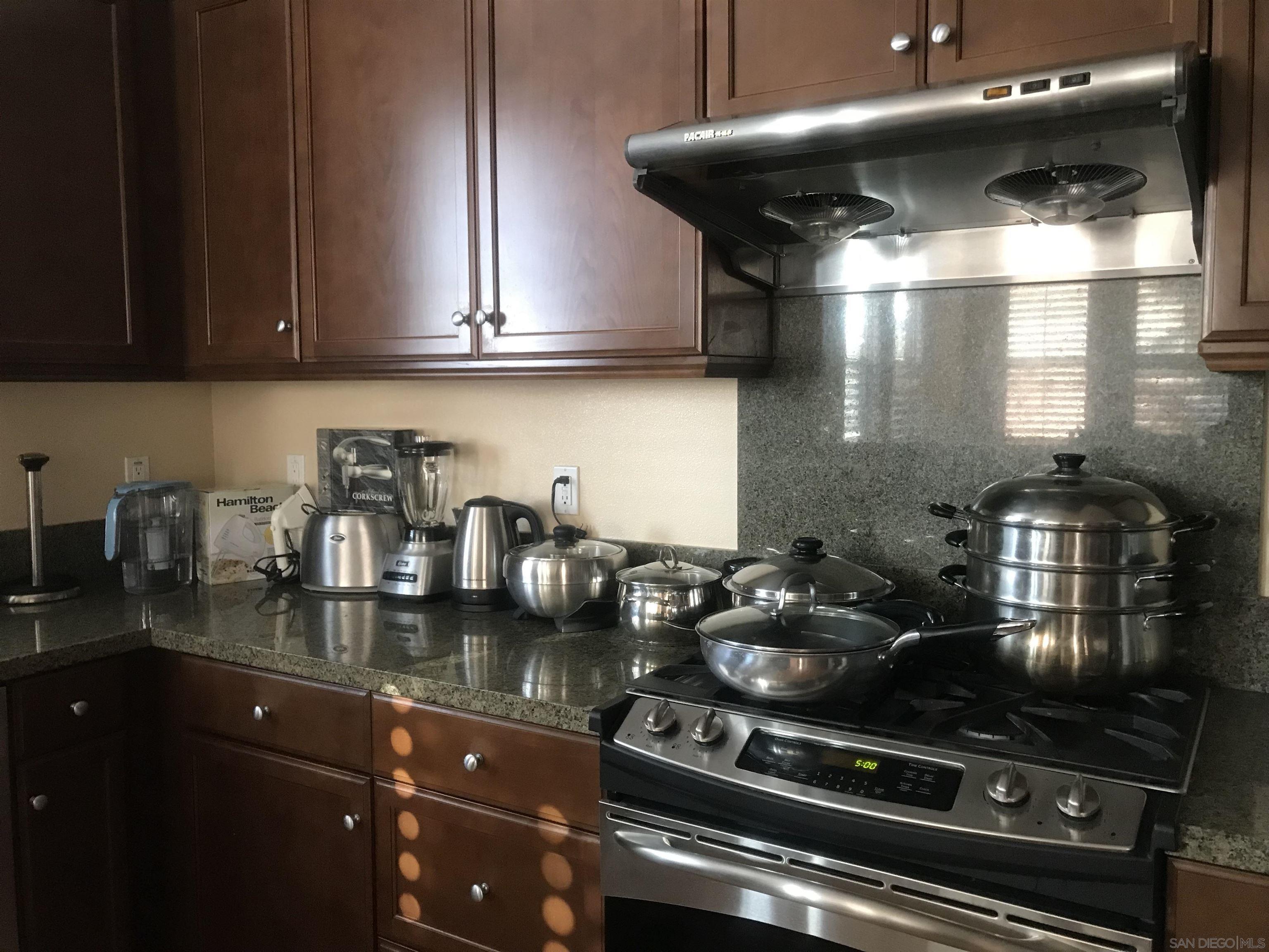 Detail Gallery Image 16 of 24 For 10637  Golden Willow Tr, San Diego,  CA 92130 - 4 Beds | 2/1 Baths