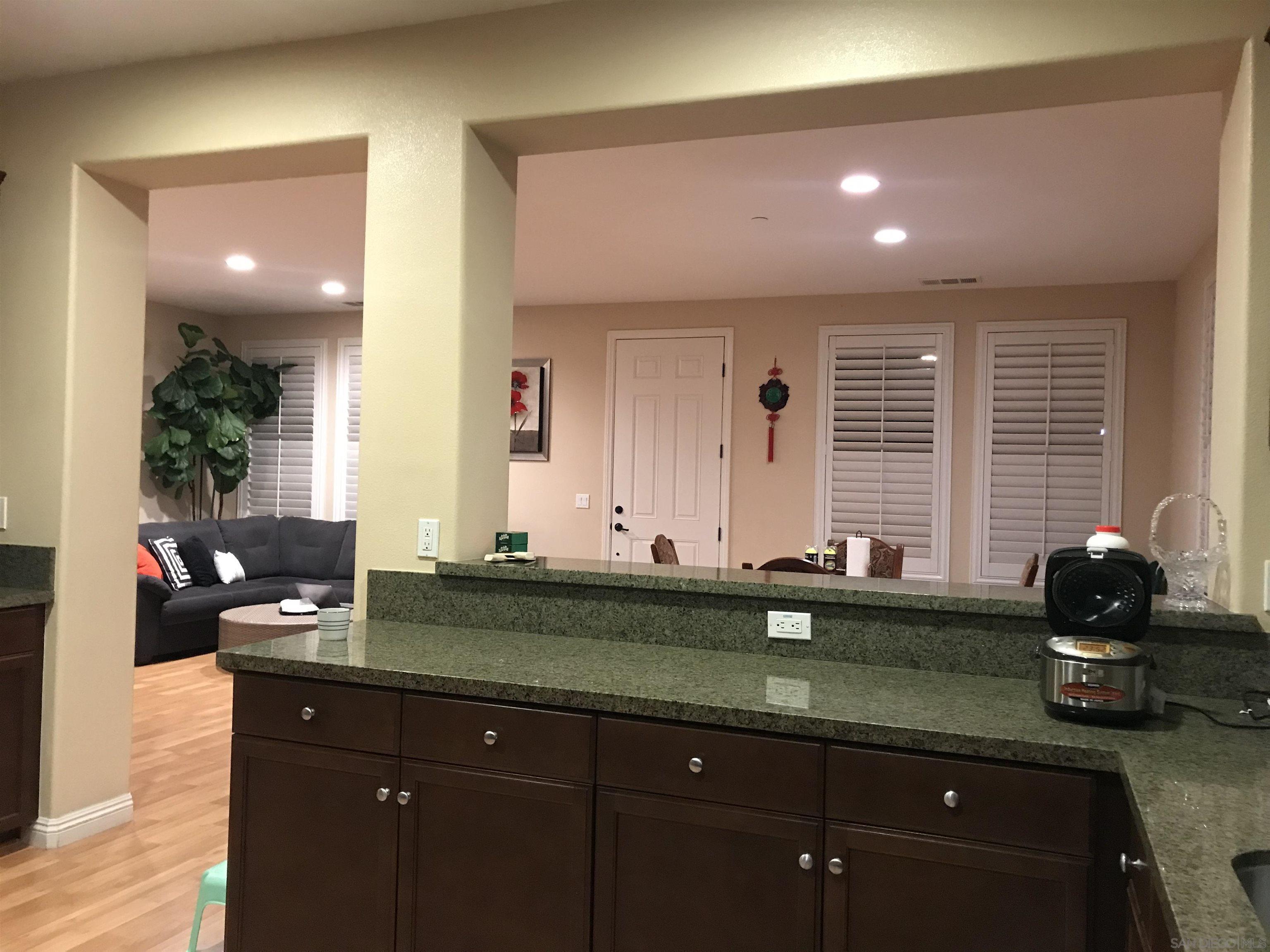 Detail Gallery Image 18 of 24 For 10637  Golden Willow Tr, San Diego,  CA 92130 - 4 Beds | 2/1 Baths