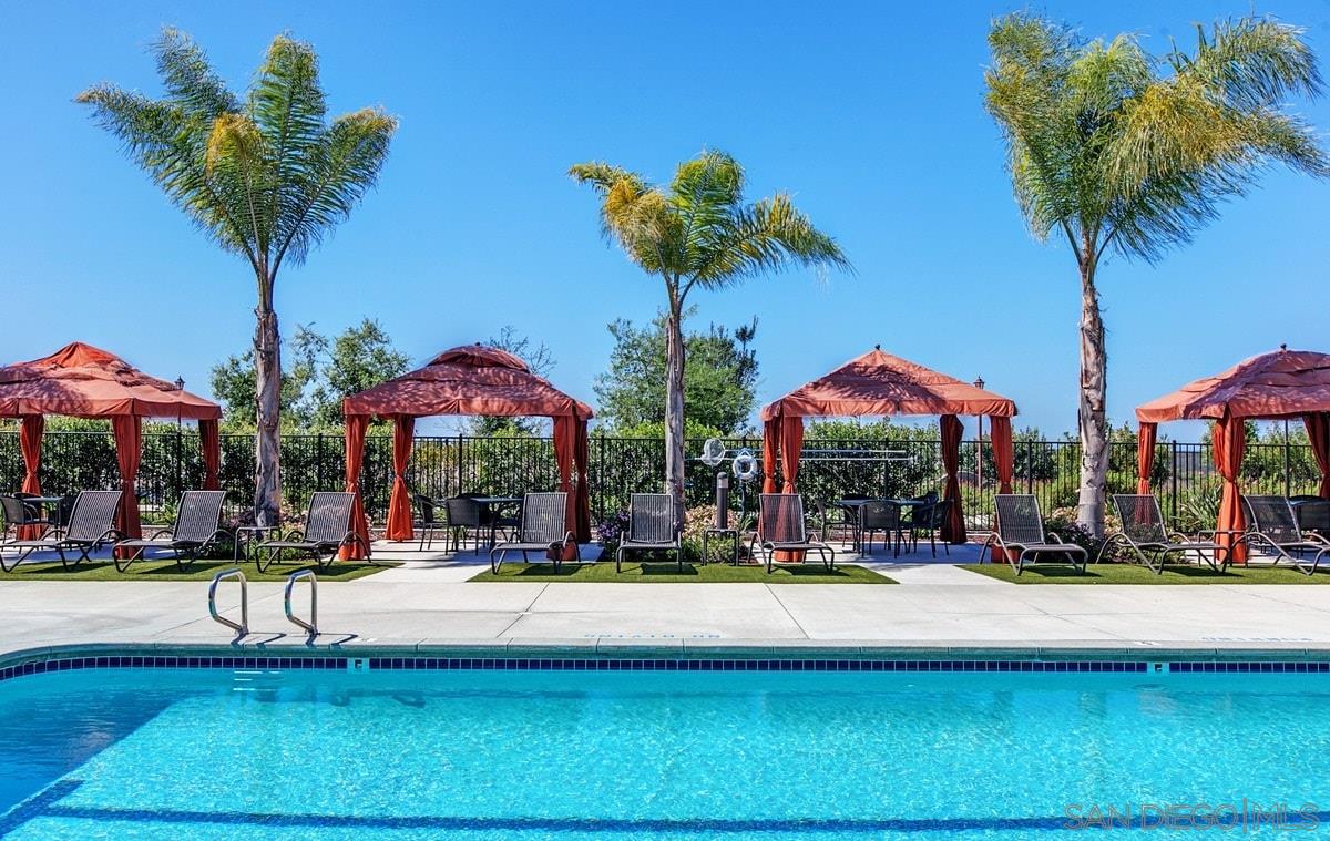 Detail Gallery Image 3 of 24 For 10637  Golden Willow Tr, San Diego,  CA 92130 - 4 Beds | 2/1 Baths