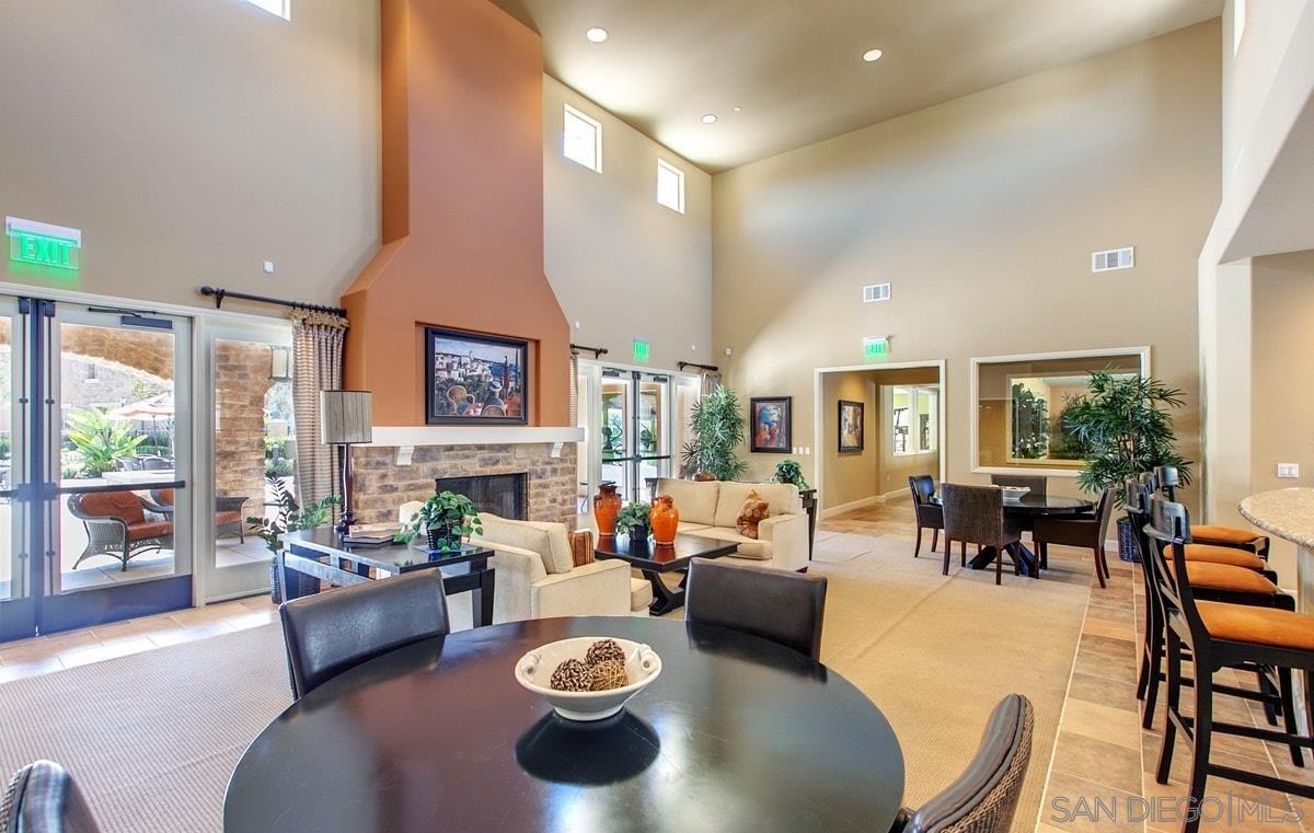 Detail Gallery Image 4 of 24 For 10637  Golden Willow Tr, San Diego,  CA 92130 - 4 Beds | 2/1 Baths