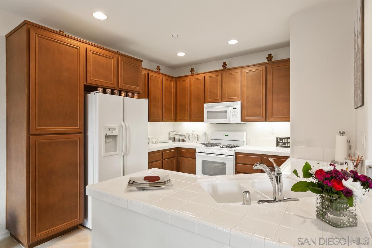 Detail Gallery Image 13 of 40 For 16915  Hutchins Lndg  45, San Diego,  CA 92127 - 2 Beds | 2/1 Baths