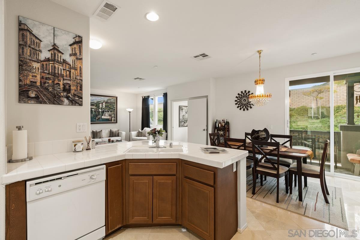 Detail Gallery Image 14 of 40 For 16915  Hutchins Lndg  45, San Diego,  CA 92127 - 2 Beds | 2/1 Baths