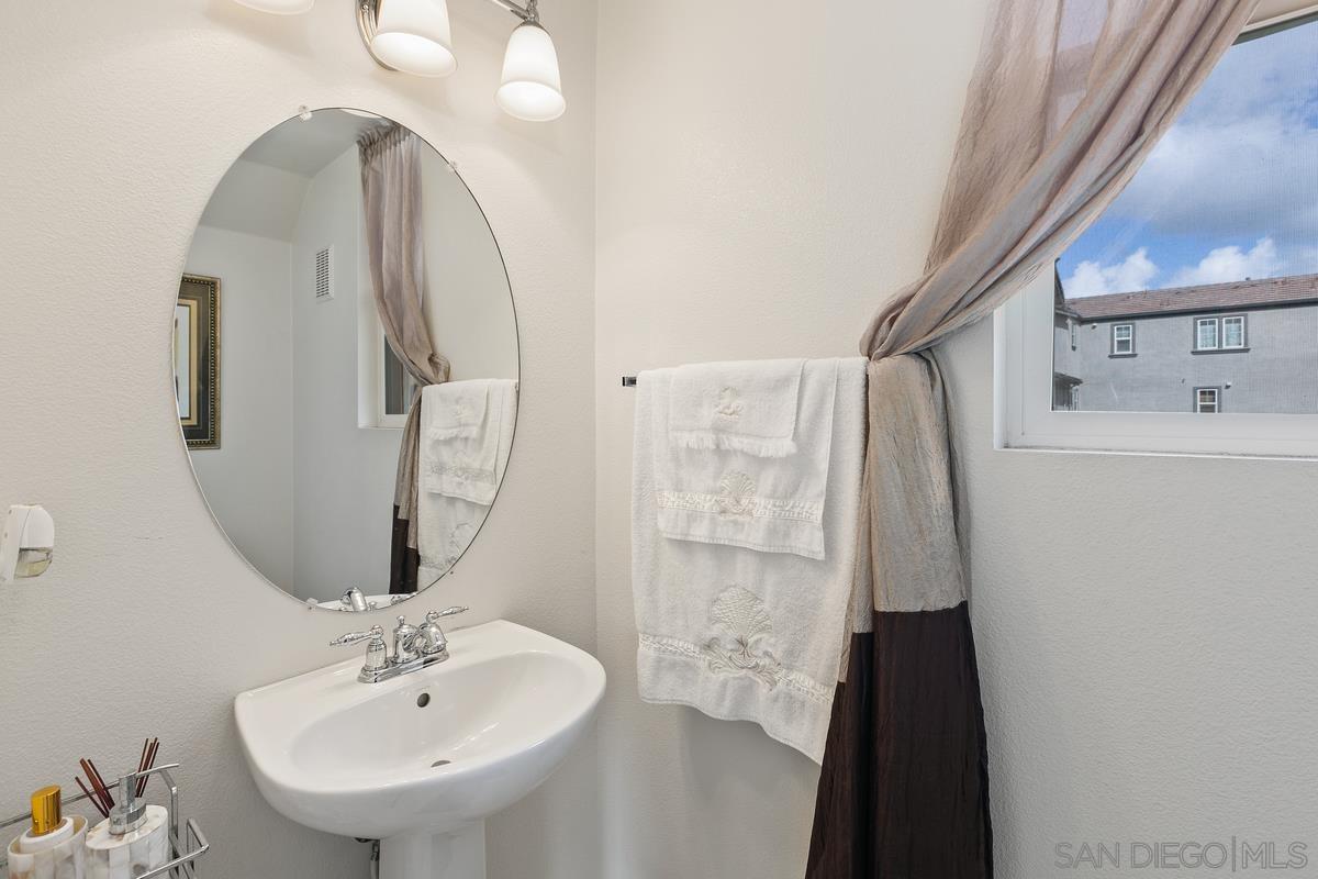 Detail Gallery Image 17 of 40 For 16915  Hutchins Lndg  45, San Diego,  CA 92127 - 2 Beds | 2/1 Baths