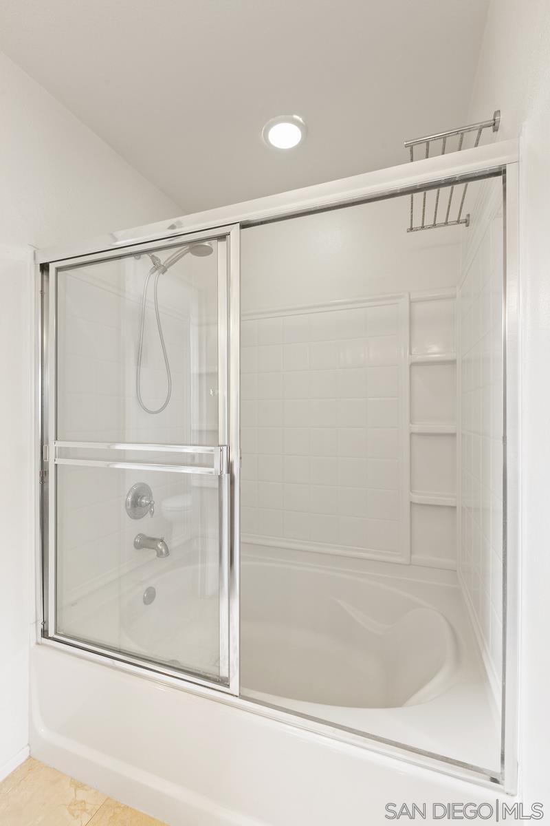 Detail Gallery Image 26 of 40 For 16915  Hutchins Lndg  45, San Diego,  CA 92127 - 2 Beds | 2/1 Baths