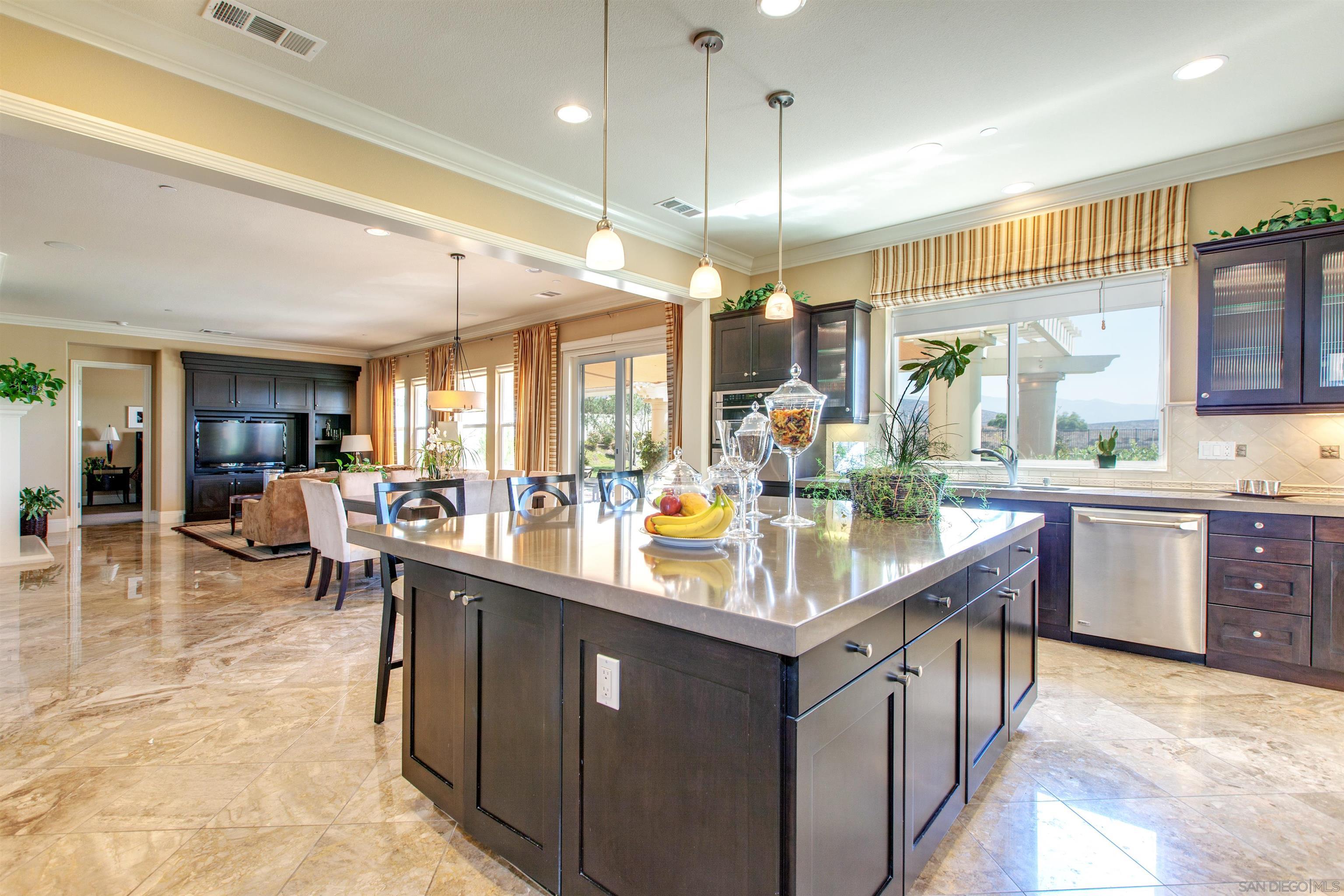 Detail Gallery Image 17 of 43 For 671  via Maggiore, Chula Vista,  CA 91914 - 6 Beds | 4/1 Baths