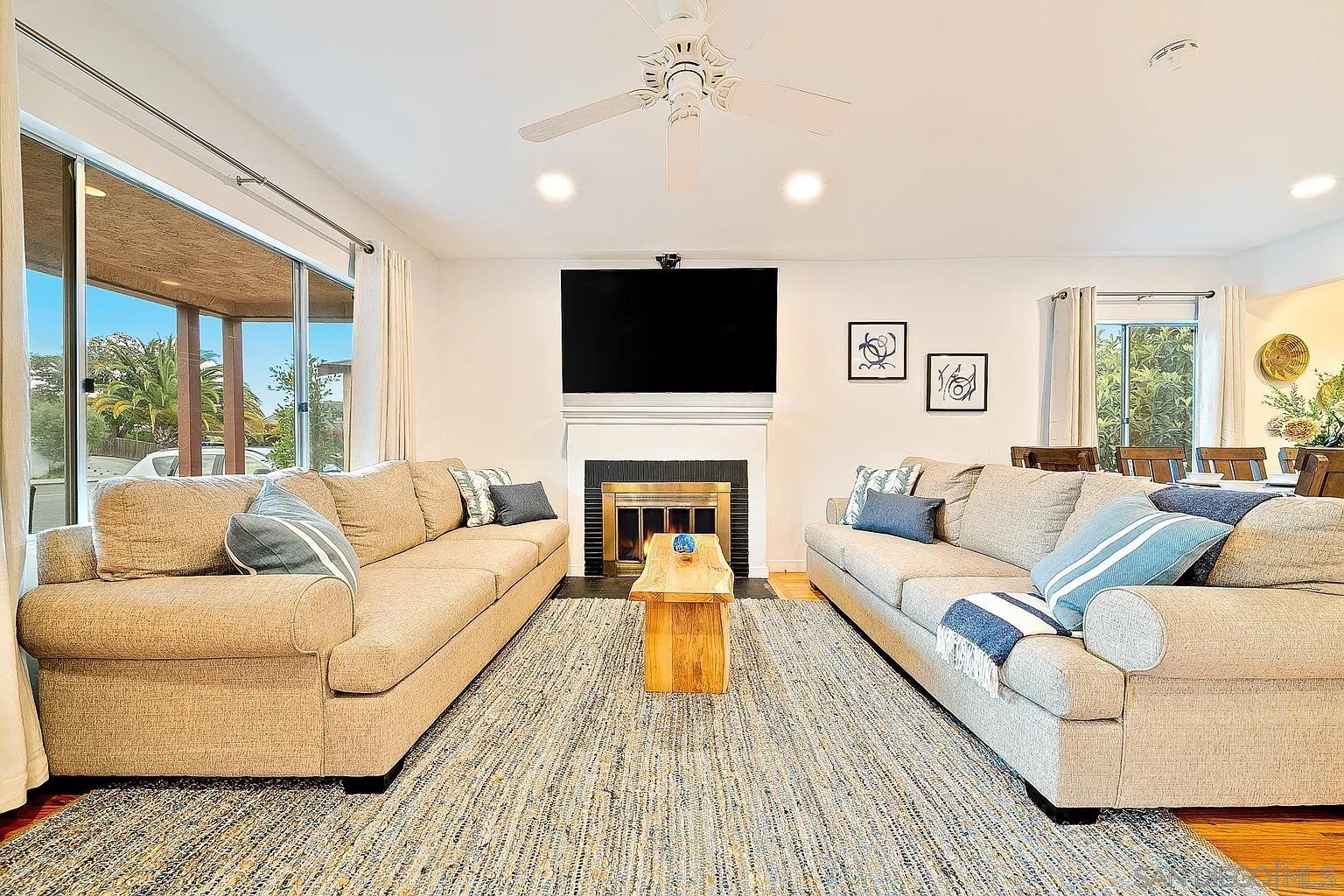 Detail Gallery Image 2 of 12 For 965  Rosecrans St, San Diego,  CA 92106 - 5 Beds | 2/1 Baths