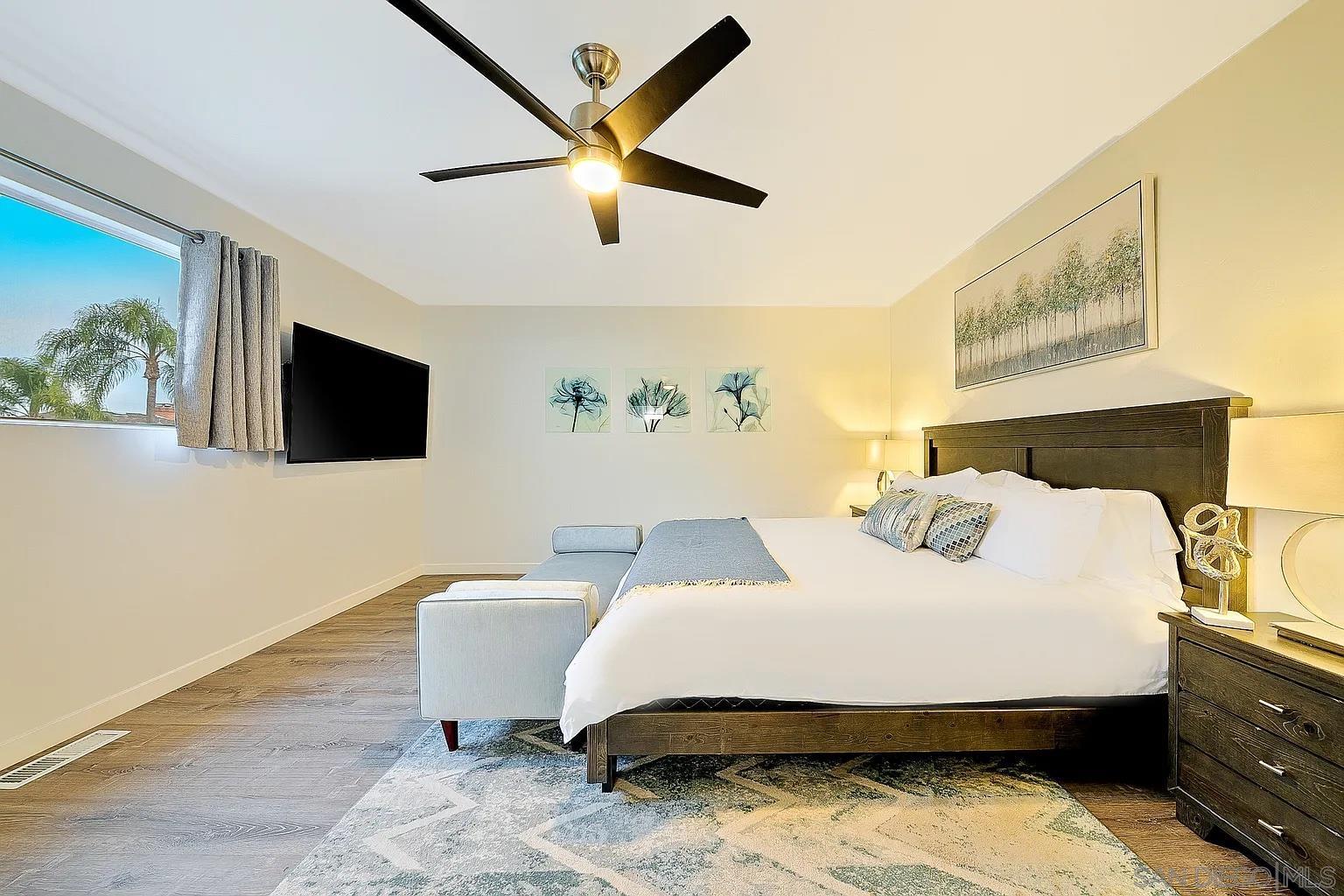 Detail Gallery Image 9 of 12 For 965  Rosecrans St, San Diego,  CA 92106 - 5 Beds | 2/1 Baths