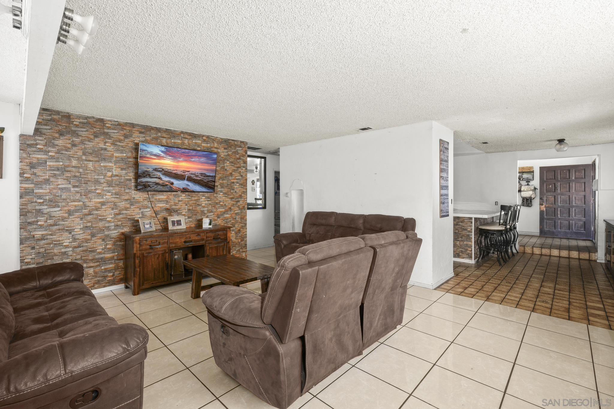 Front Image Thumbnail for SD250034952