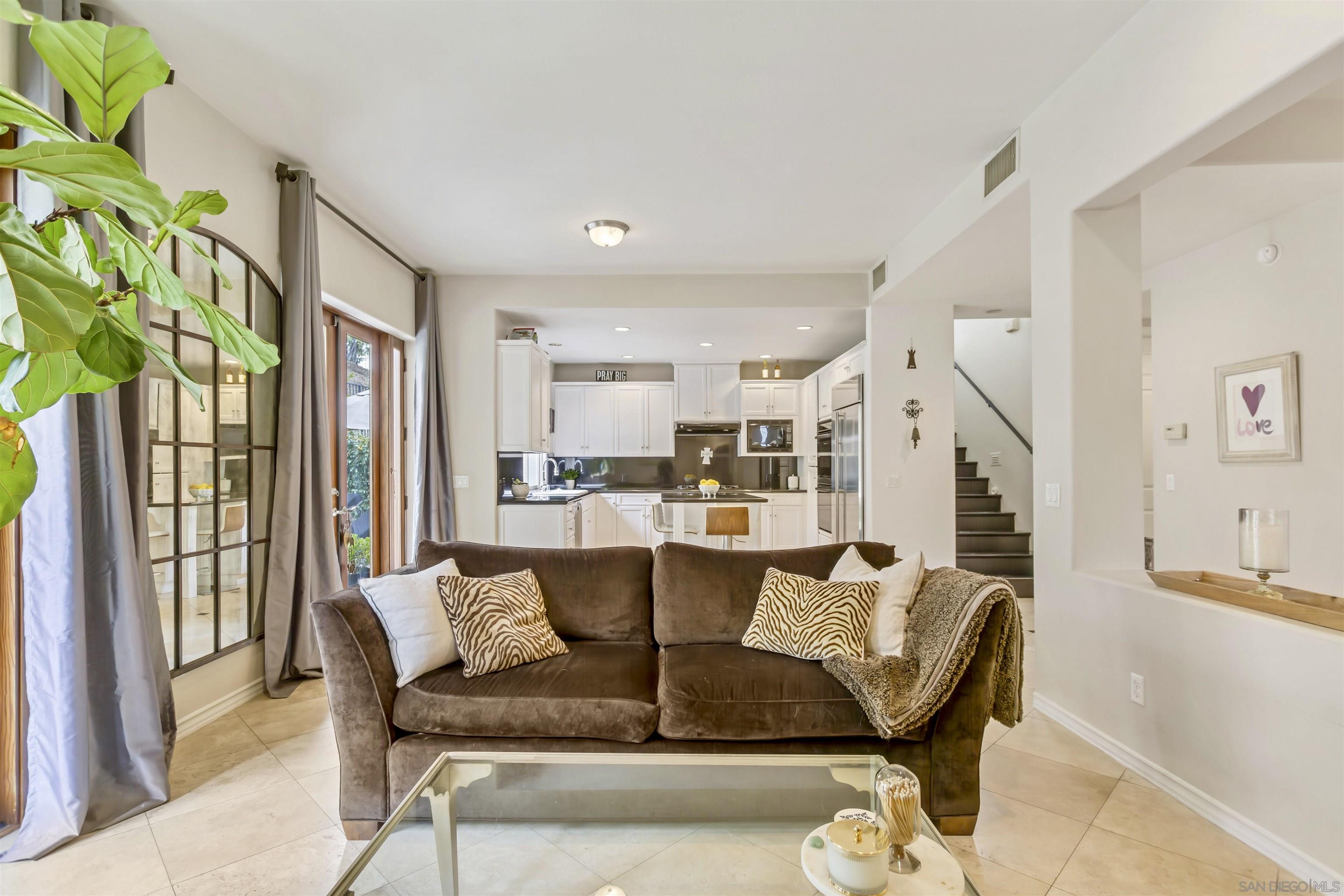 Detail Gallery Image 11 of 29 For 4229  via Mira Monte, Agoura Hills,  CA 91301 - 3 Beds | 2/1 Baths