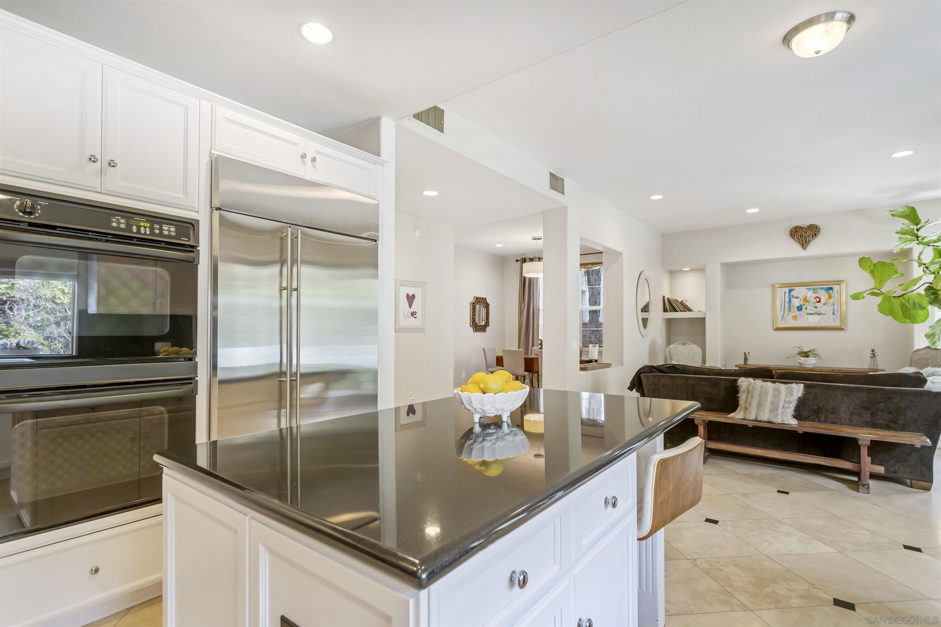 Detail Gallery Image 8 of 29 For 4229  via Mira Monte, Agoura Hills,  CA 91301 - 3 Beds | 2/1 Baths