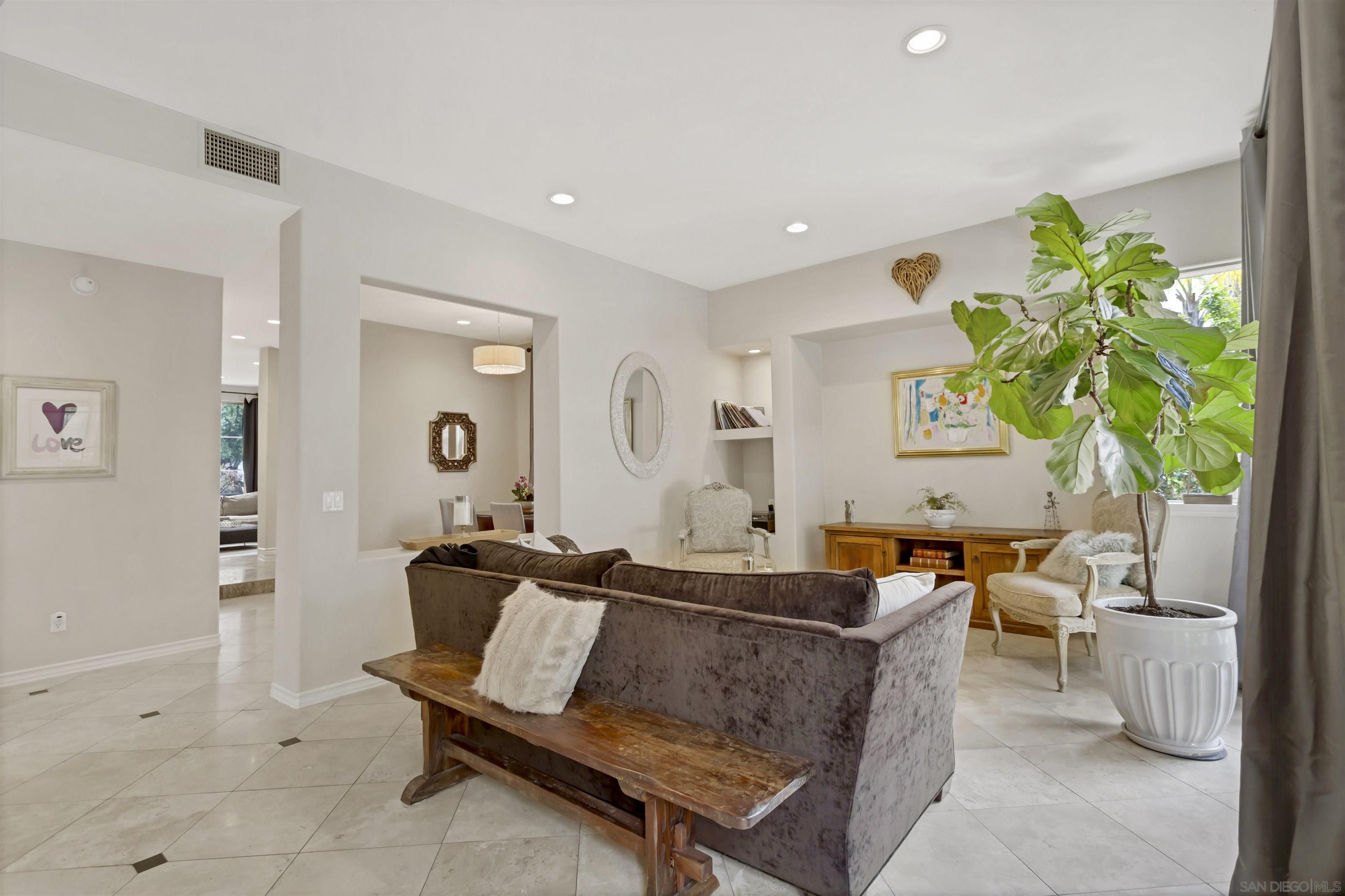 Detail Gallery Image 10 of 29 For 4229  via Mira Monte, Agoura Hills,  CA 91301 - 3 Beds | 2/1 Baths