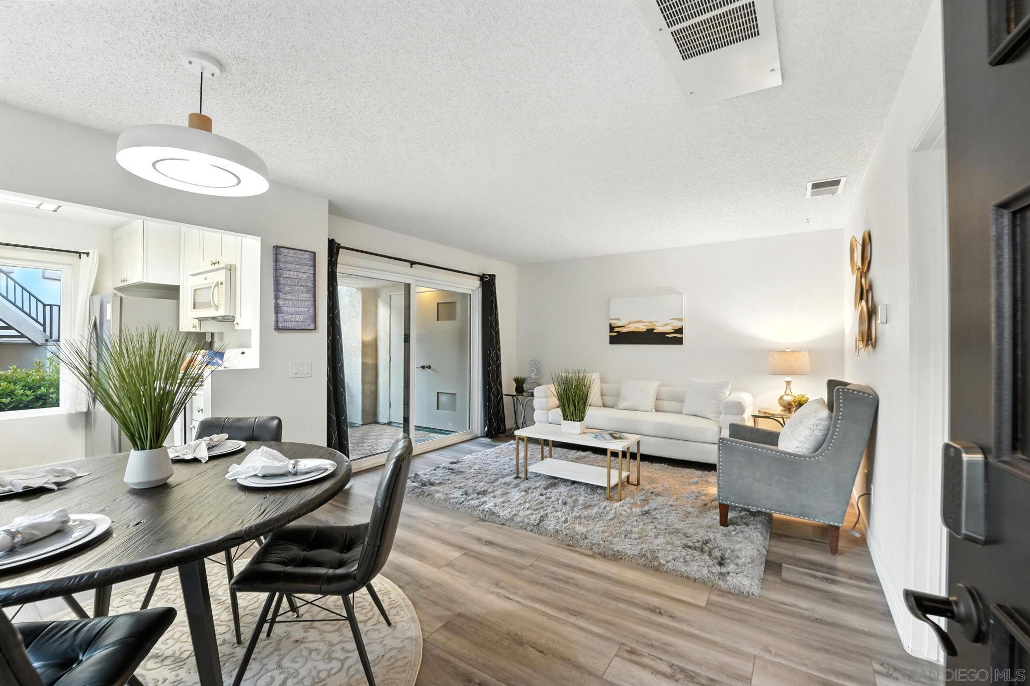 Front Image Thumbnail for SD250035141