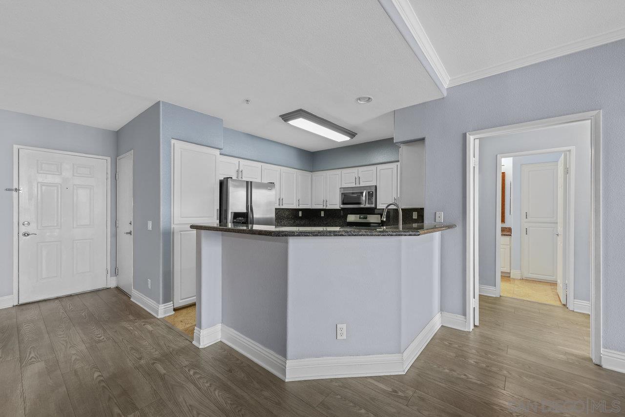 Detail Gallery Image 2 of 14 For 12372  Carmel Country Rd  #202,  San Diego,  CA 92130 - 2 Beds | 2 Baths