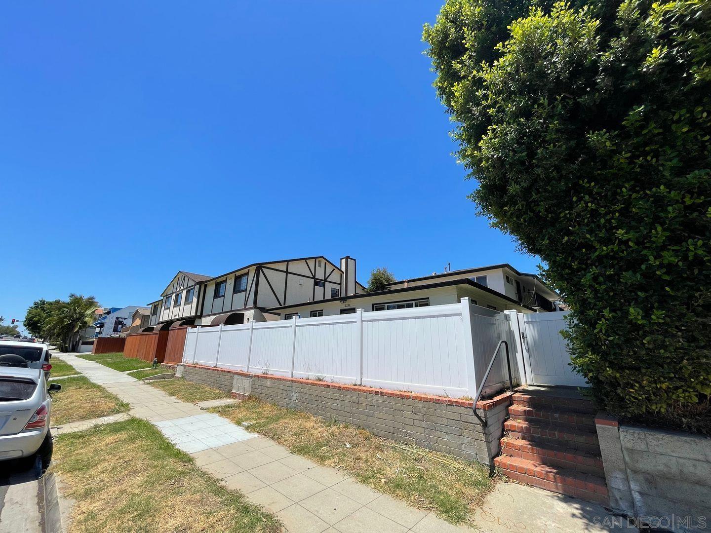 Detail Gallery Image 2 of 20 For 2252  Garnet Ave, San Diego,  CA 92109 - 2 Beds | 1 Baths