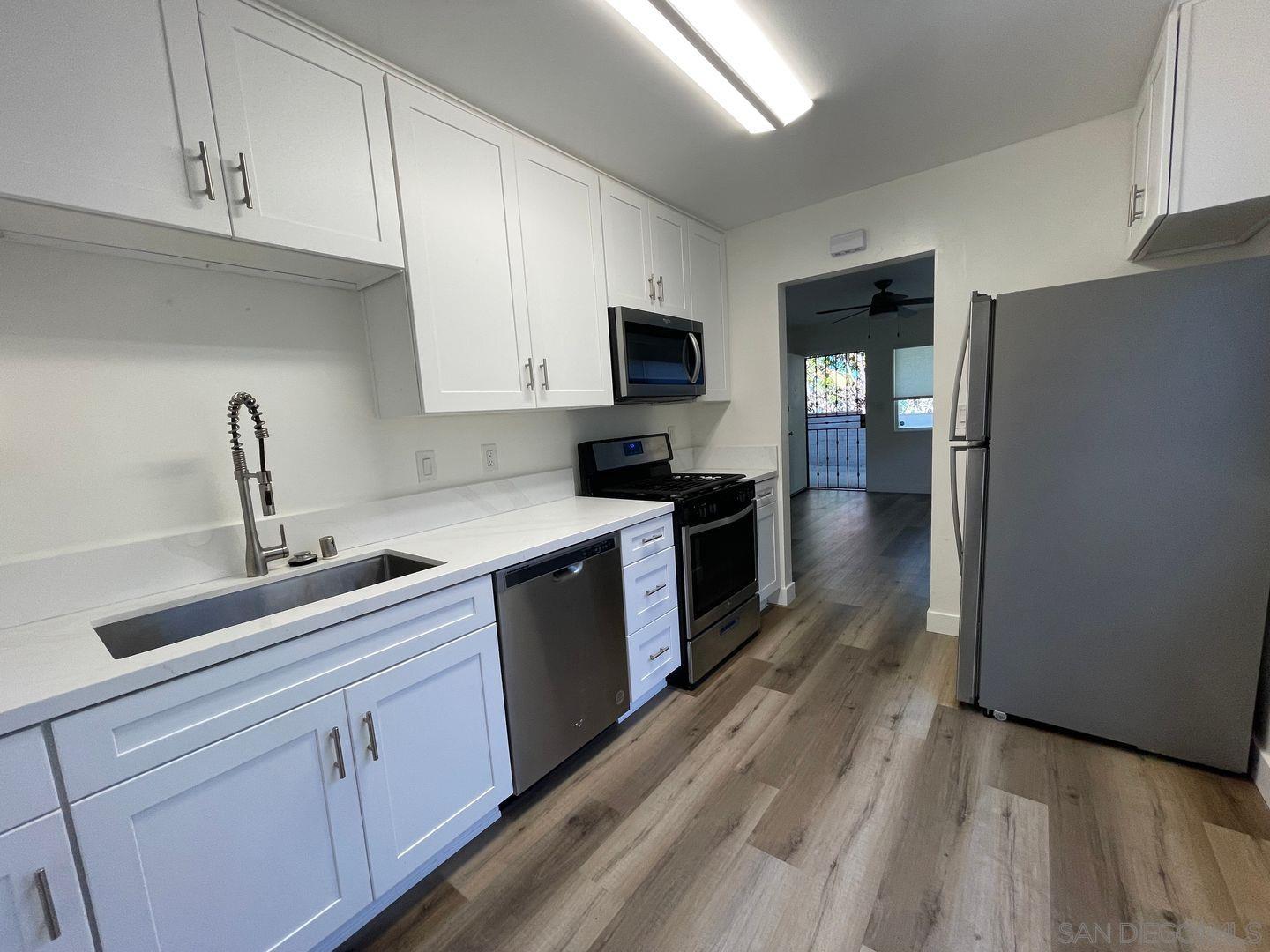 Detail Gallery Image 7 of 20 For 2252  Garnet Ave, San Diego,  CA 92109 - 2 Beds | 1 Baths