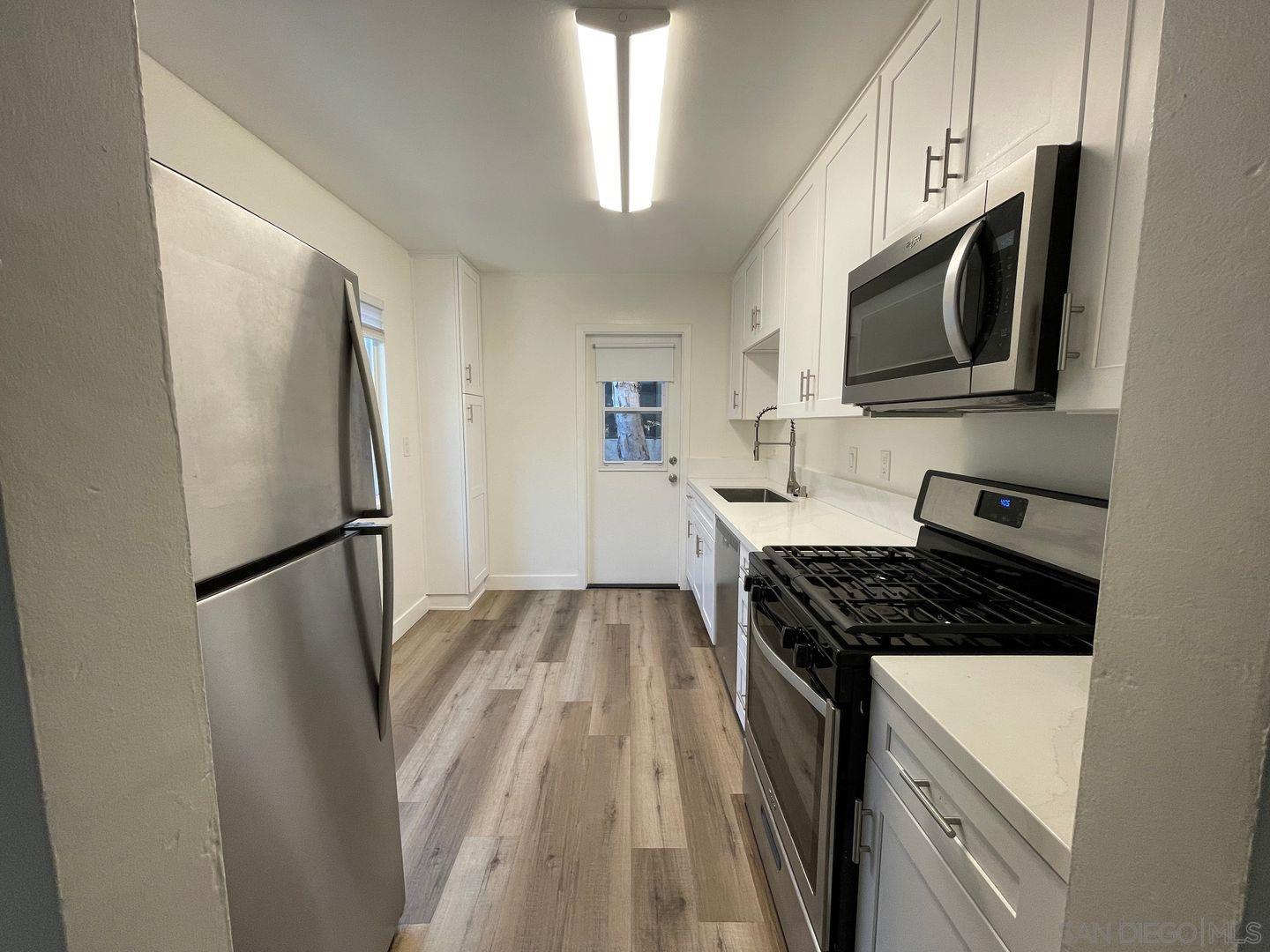 Detail Gallery Image 8 of 20 For 2252  Garnet Ave, San Diego,  CA 92109 - 2 Beds | 1 Baths