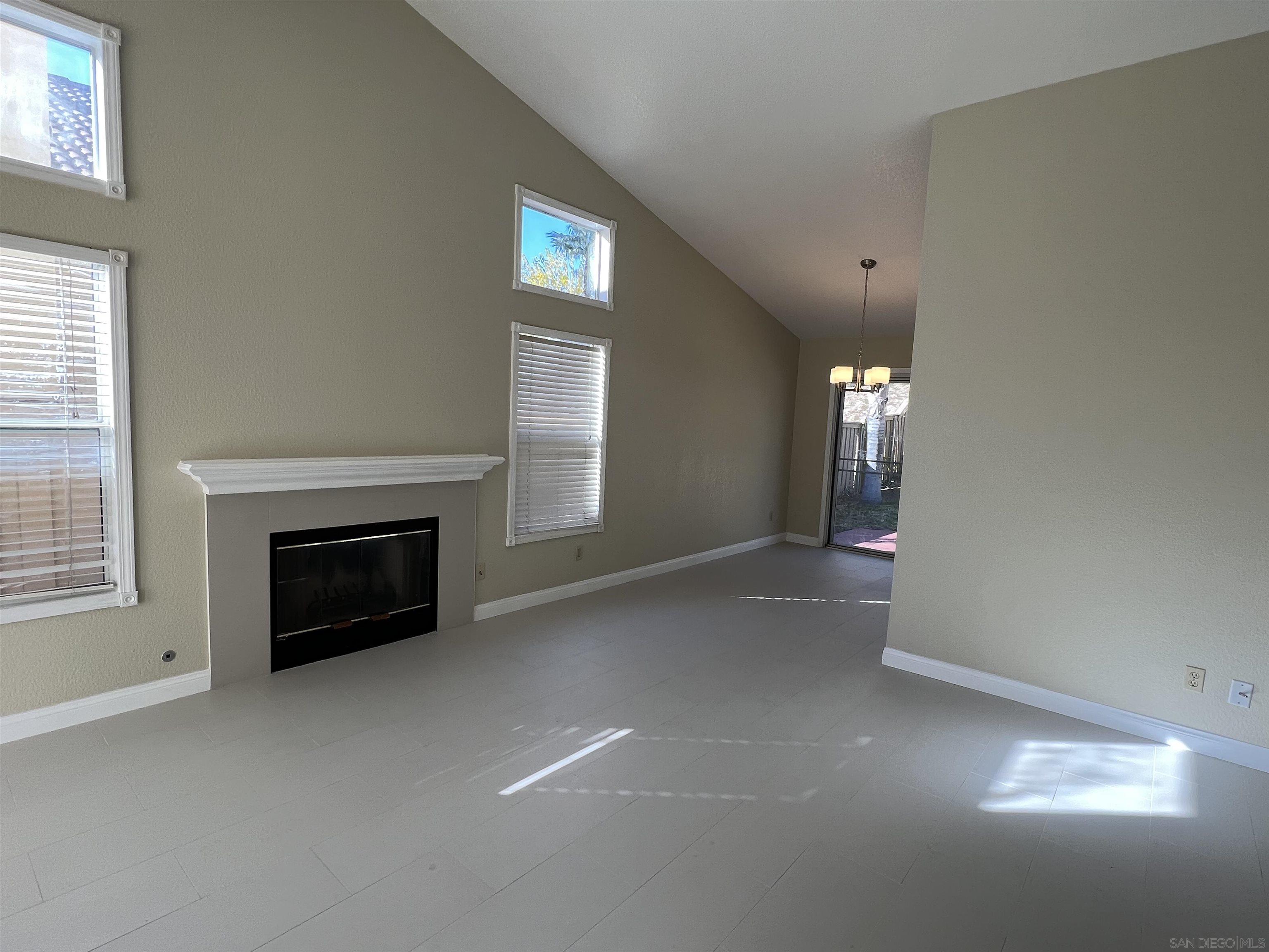 Detail Gallery Image 2 of 8 For 31850  via Barraza, Temecula,  CA 92592 - 3 Beds | 2 Baths