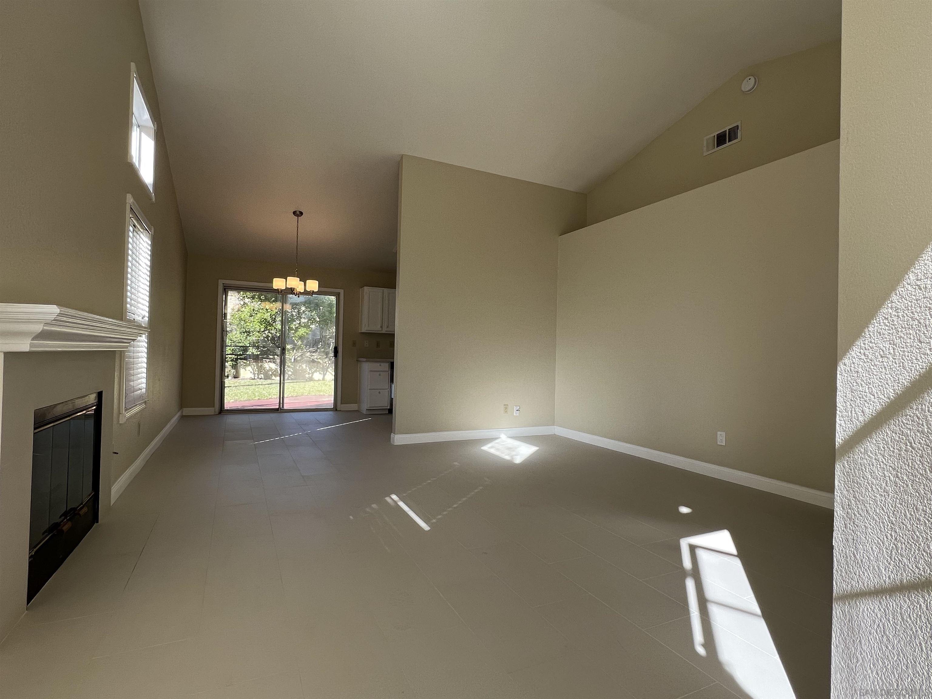 Detail Gallery Image 4 of 8 For 31850  via Barraza, Temecula,  CA 92592 - 3 Beds | 2 Baths