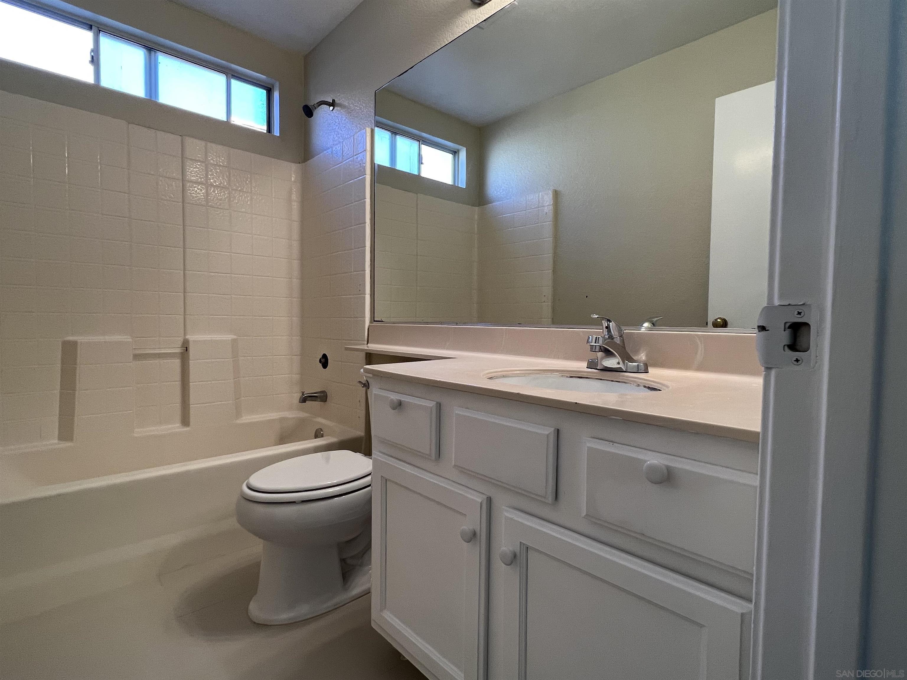 Detail Gallery Image 7 of 8 For 31850  via Barraza, Temecula,  CA 92592 - 3 Beds | 2 Baths