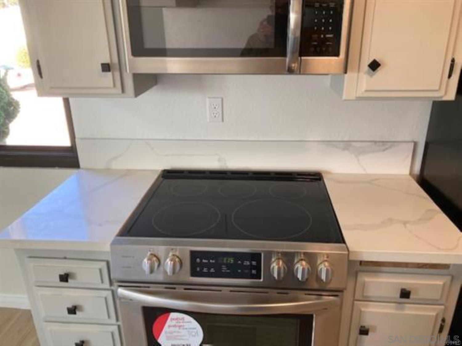 Detail Gallery Image 2 of 35 For 811 W Nutmeg St  302, San Diego,  CA 92103 - 2 Beds | 2 Baths