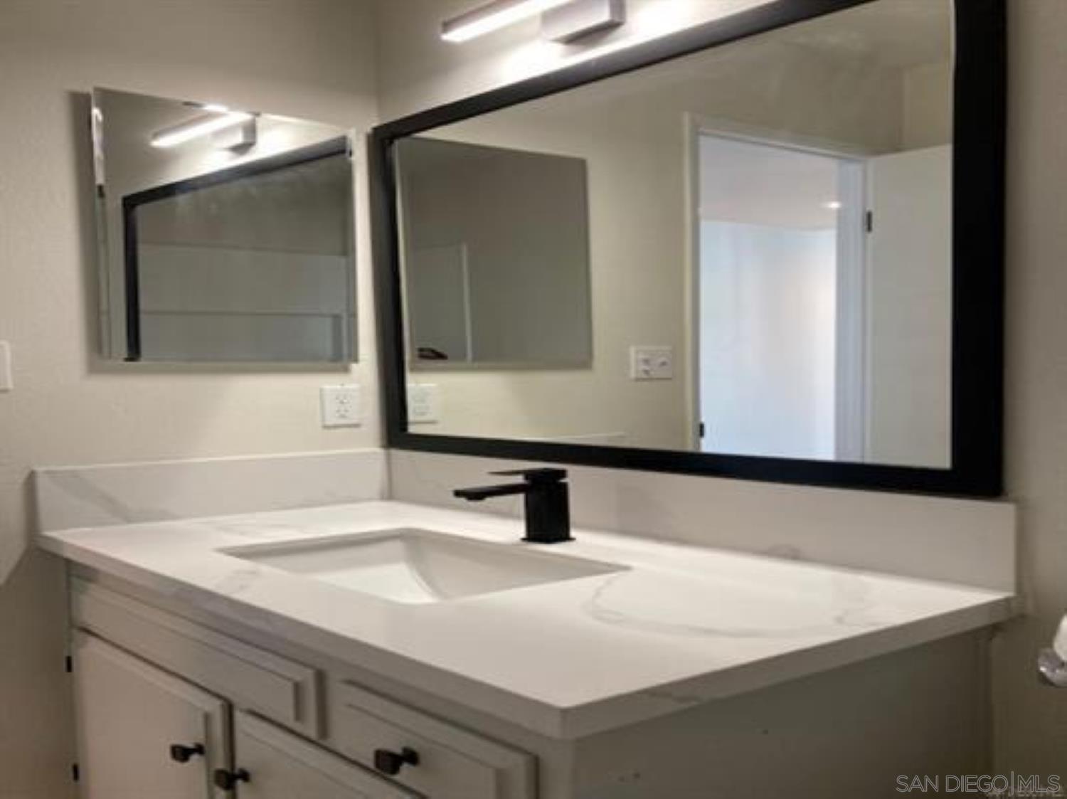 Detail Gallery Image 34 of 35 For 811 W Nutmeg St  302, San Diego,  CA 92103 - 2 Beds | 2 Baths