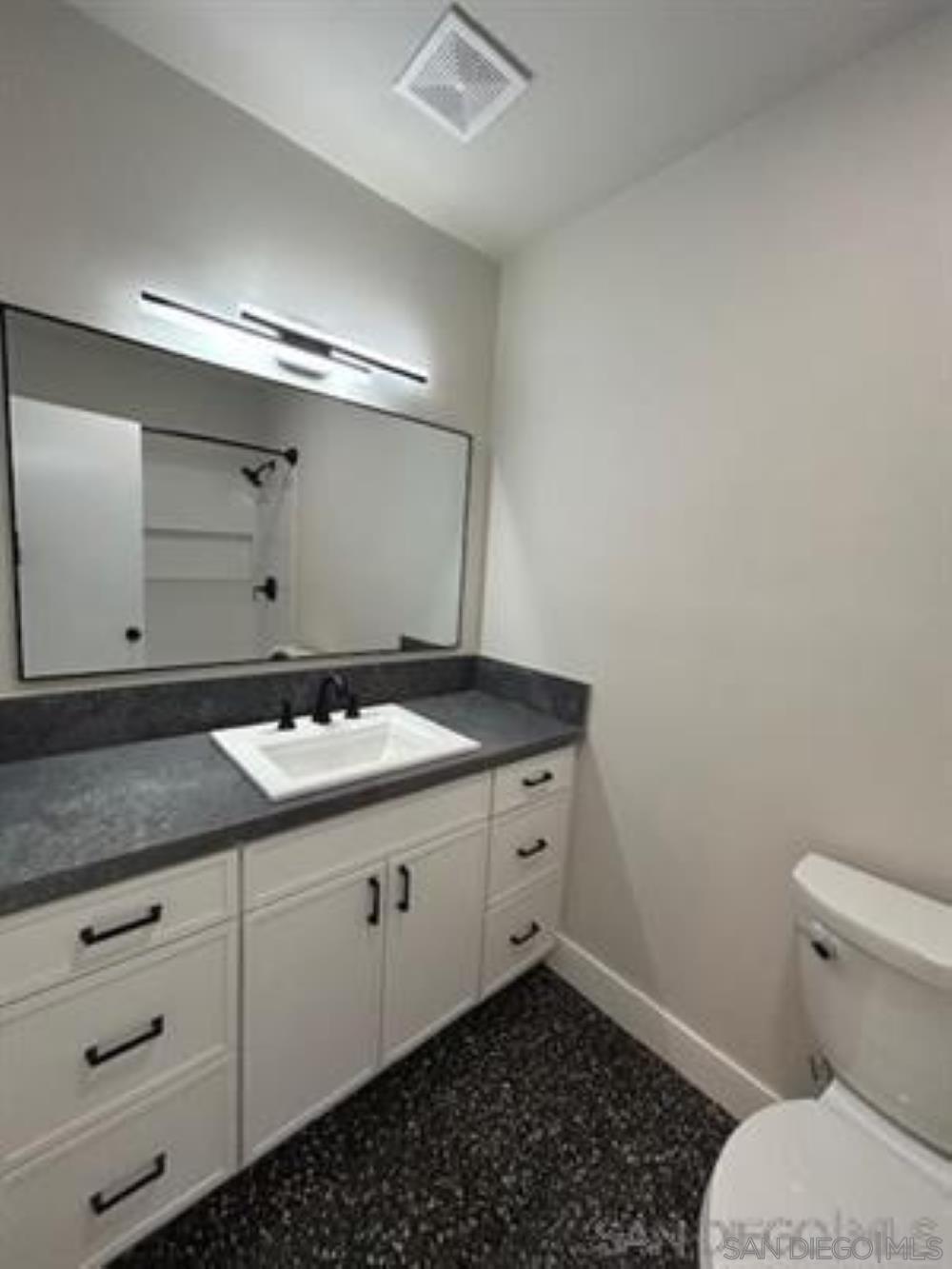 Detail Gallery Image 6 of 22 For 811 W Nutmeg St  306, San Diego,  CA 92103 - 2 Beds | 1 Baths