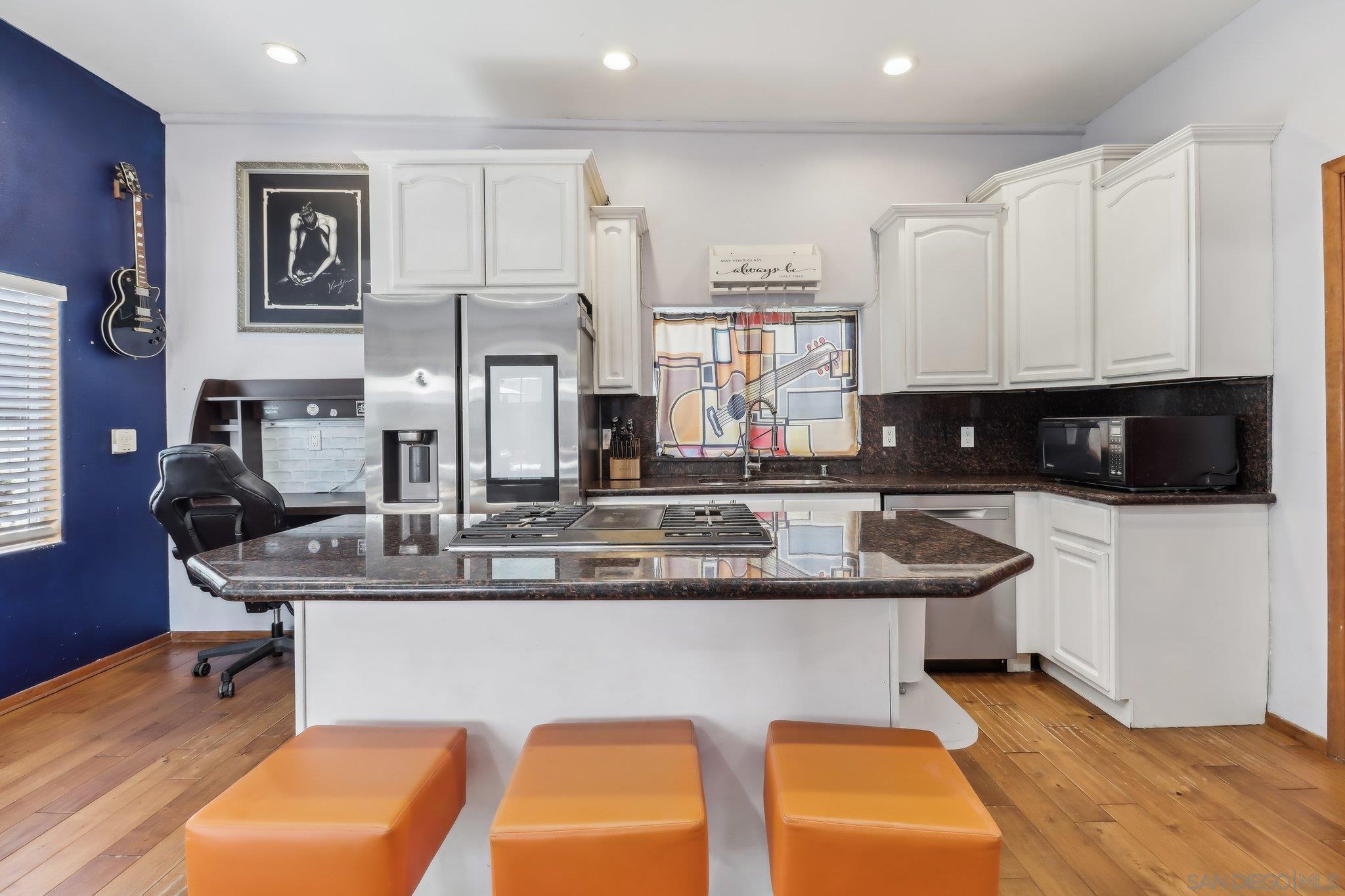 Front Image Thumbnail for SD250035573