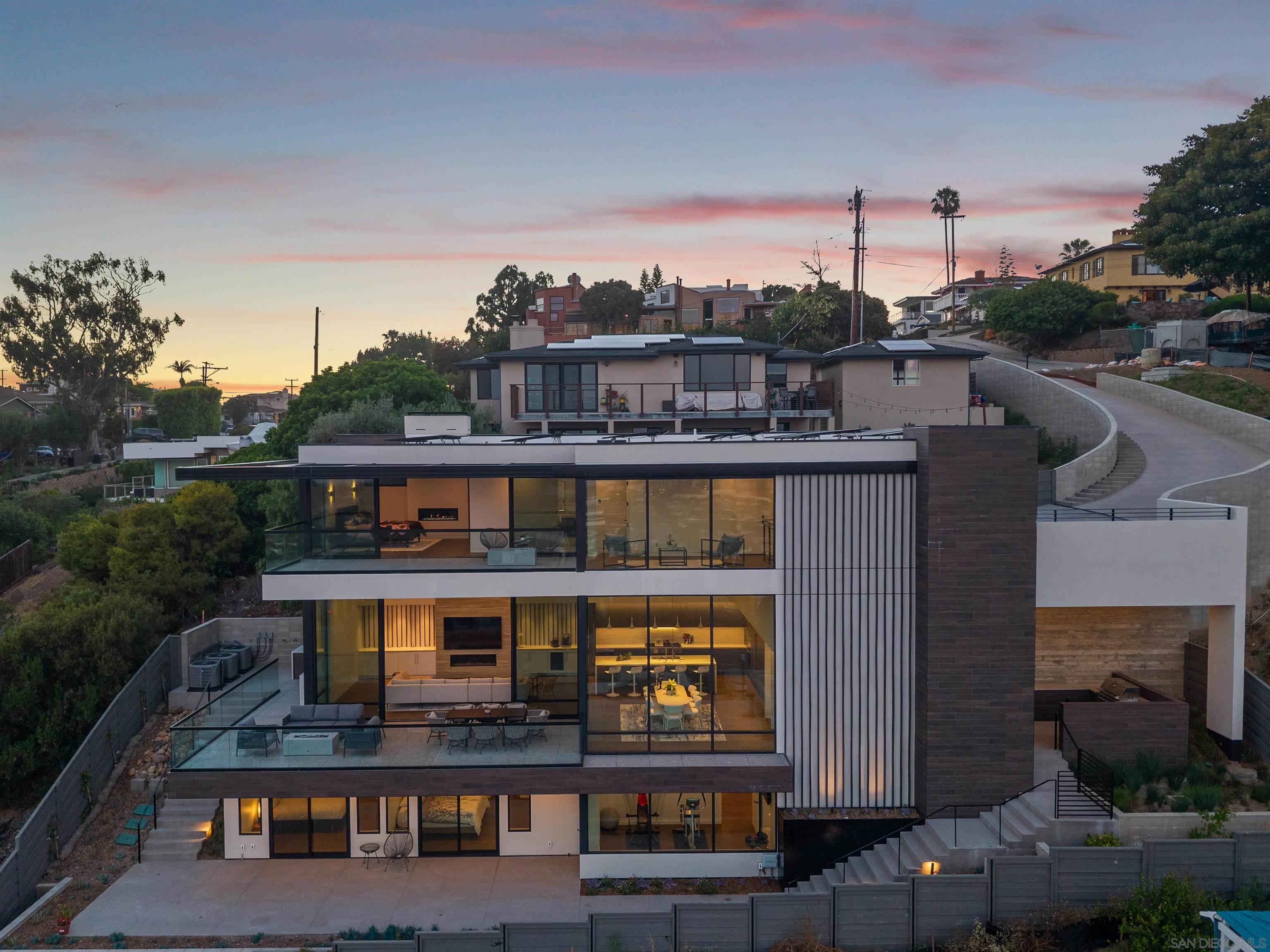 Front Image Thumbnail for SD250035618