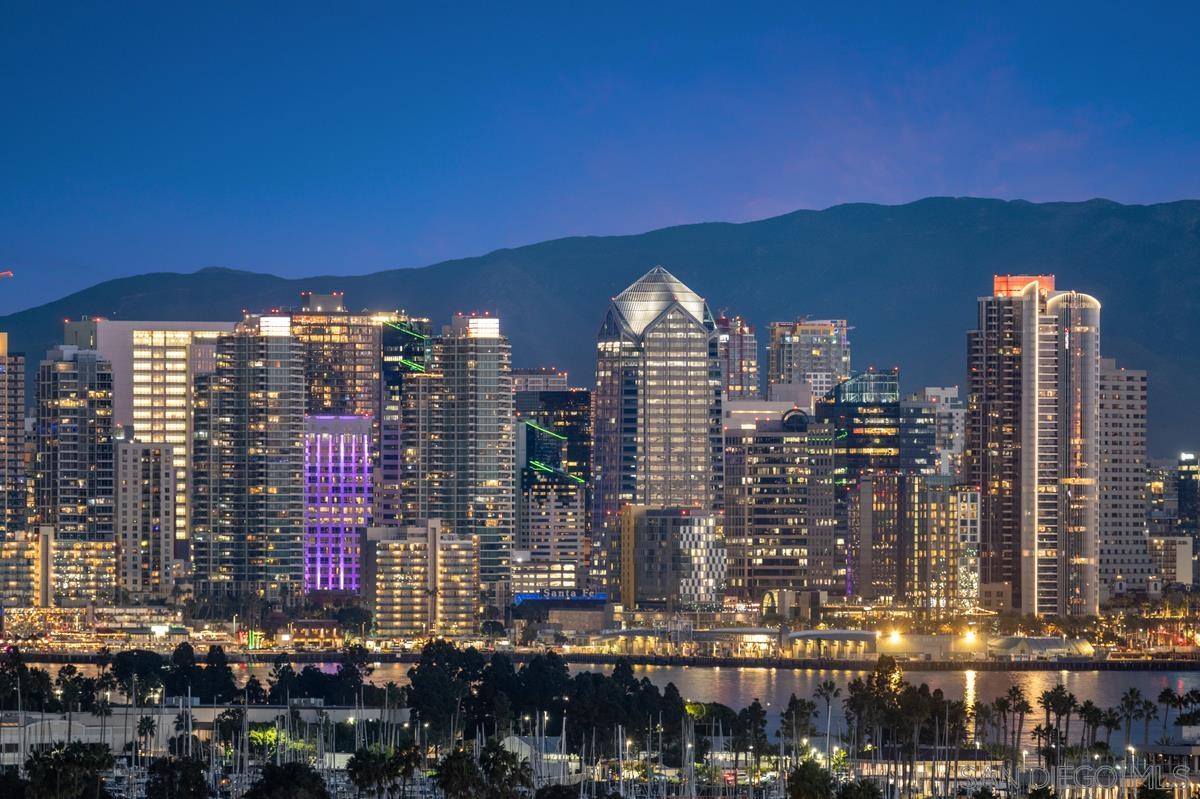 Detail Gallery Image 11 of 46 For 2035  Evergreen, San Diego,  CA 92106 - 4 Beds | 3/1 Baths