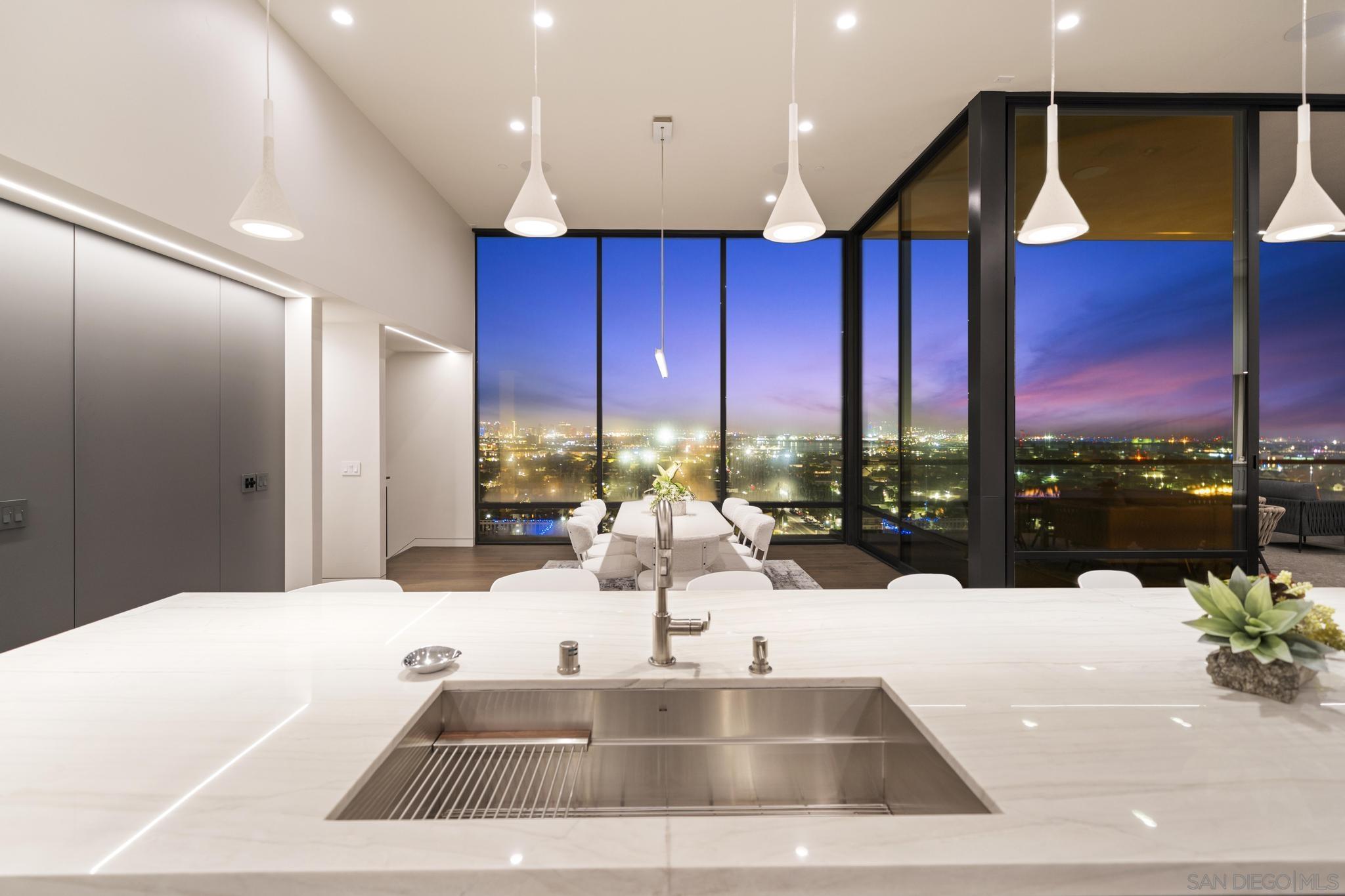 Detail Gallery Image 16 of 46 For 2035  Evergreen, San Diego,  CA 92106 - 4 Beds | 3/1 Baths