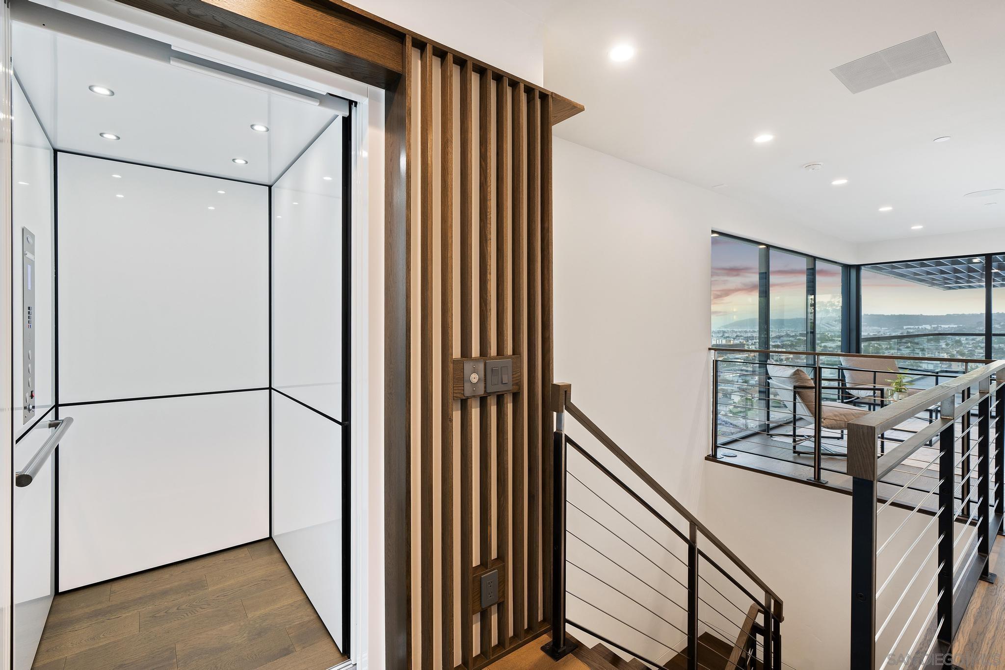 Detail Gallery Image 18 of 46 For 2035  Evergreen, San Diego,  CA 92106 - 4 Beds | 3/1 Baths