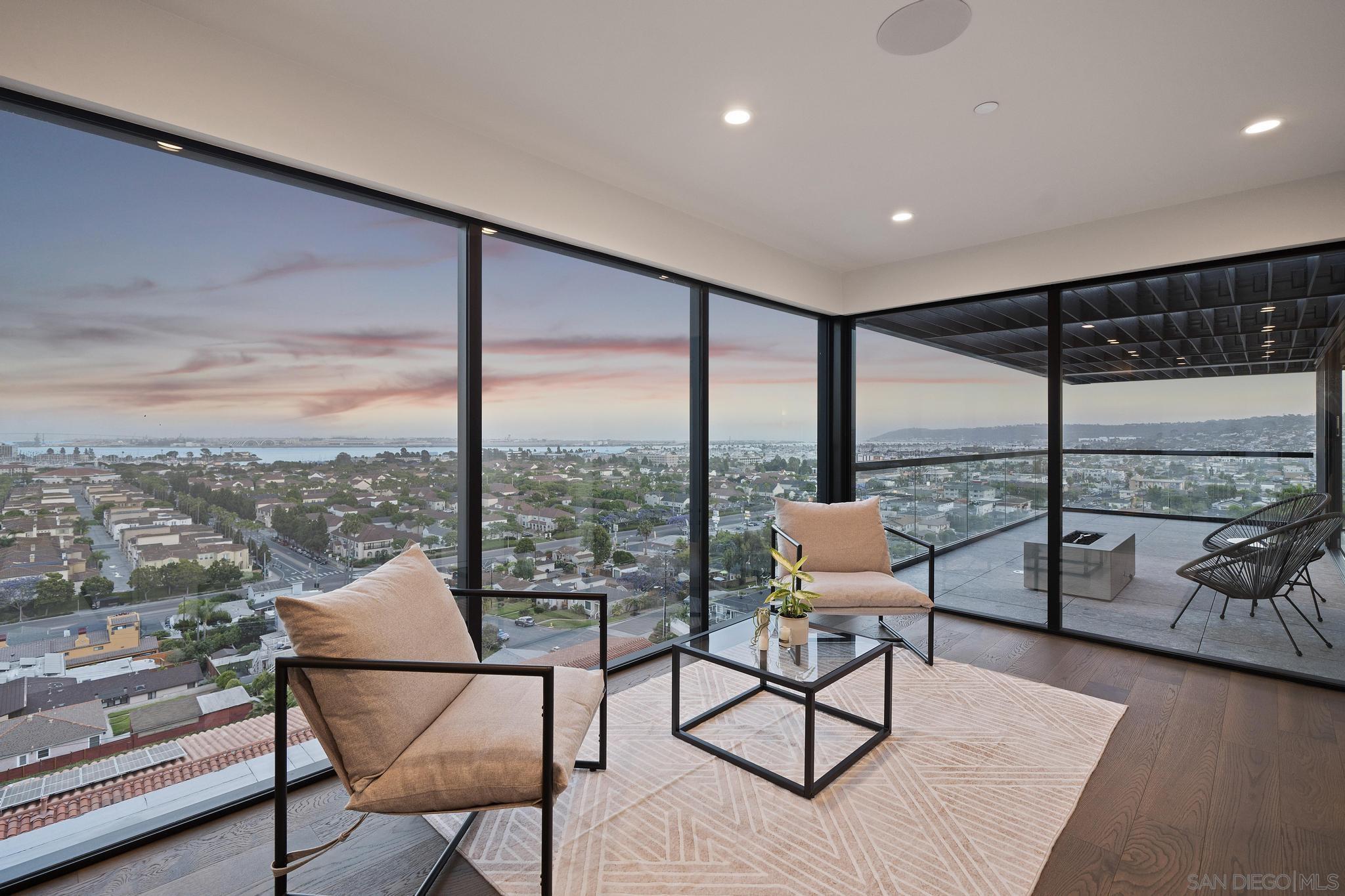 Detail Gallery Image 3 of 46 For 2035  Evergreen, San Diego,  CA 92106 - 4 Beds | 3/1 Baths