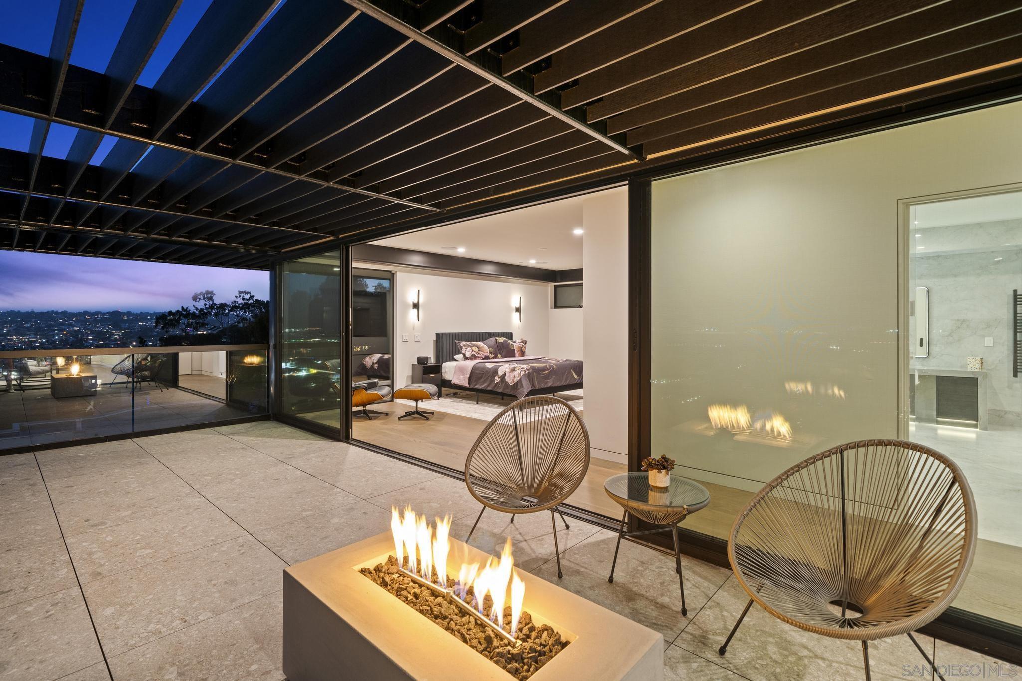 Detail Gallery Image 21 of 46 For 2035  Evergreen, San Diego,  CA 92106 - 4 Beds | 3/1 Baths