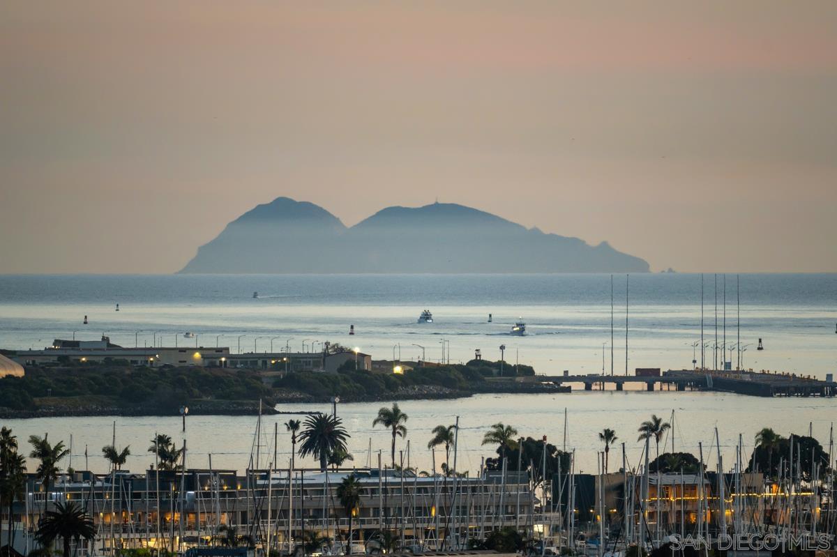 Detail Gallery Image 23 of 46 For 2035  Evergreen, San Diego,  CA 92106 - 4 Beds | 3/1 Baths