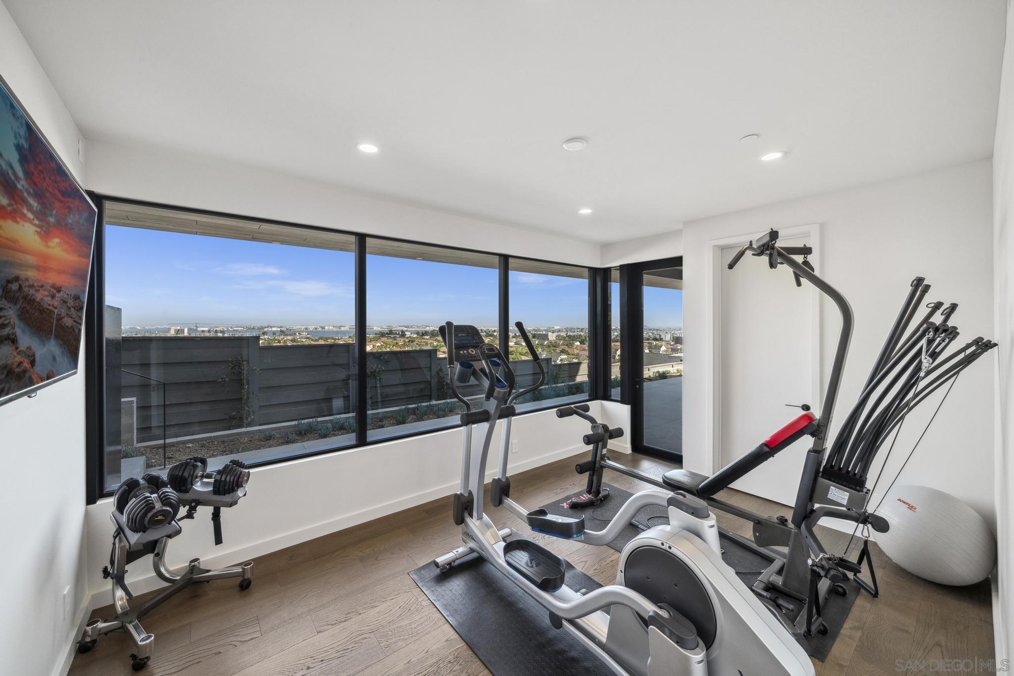 Detail Gallery Image 35 of 46 For 2035  Evergreen, San Diego,  CA 92106 - 4 Beds | 3/1 Baths